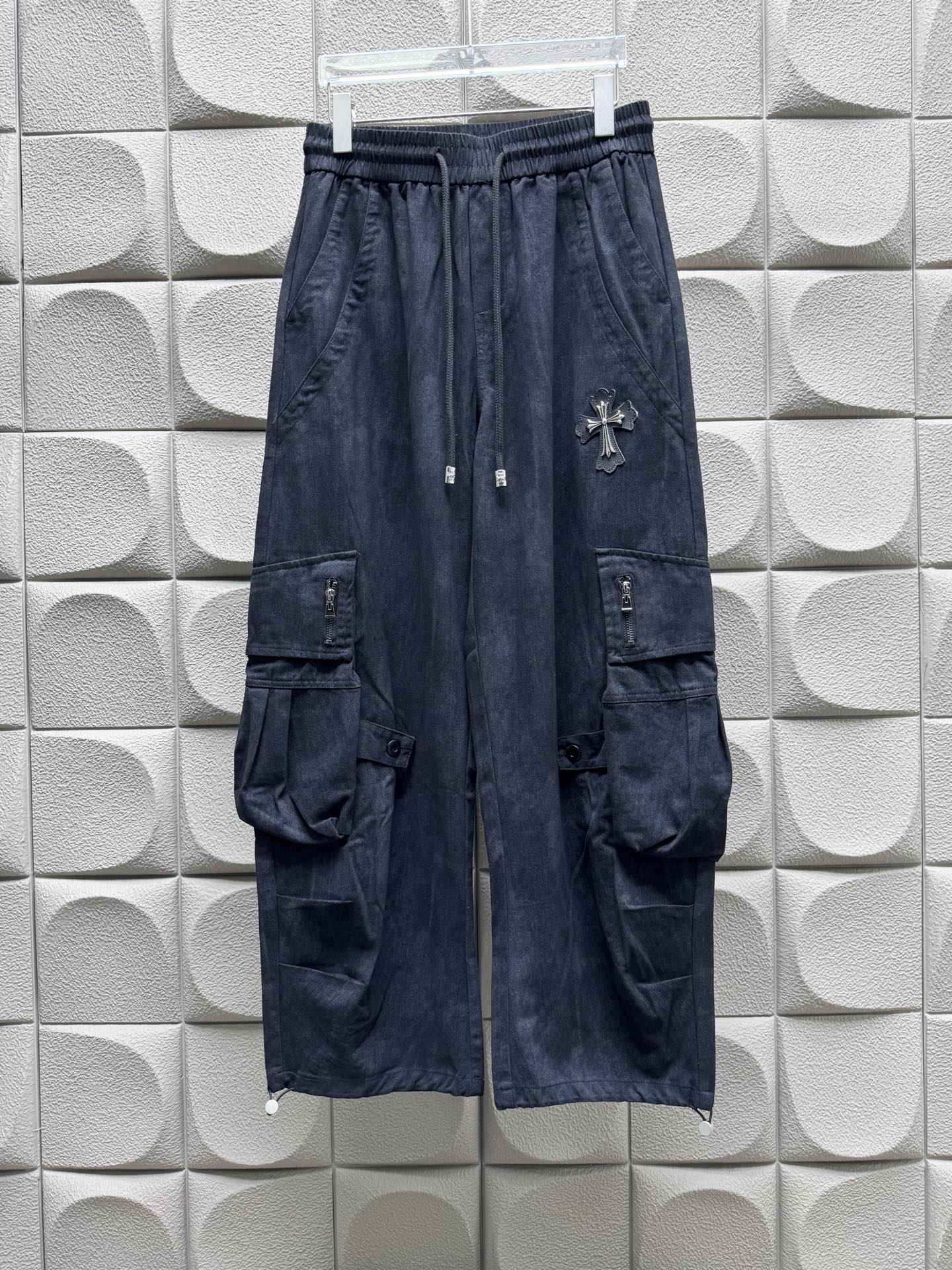 NO:482799,Croxin, new casual work pants in autumn, multi-pocket design, using woven special craftsmanship blended fabric, washed water and color, super soft and skin-friendly!  The inner line is neat and meticulous, and the upper body is fashionable and fashionable!  High-end and versatile style, with visible quality!  Size M-2XL, Chrome hearts,alexander wang19860909克罗心,秋季新款休闲工装裤,多口袋设计,采用梭织特种工艺混纺面料 洗水做色,超级柔软亲肤！内里走线工整细致,上身时尚潮流！高端百搭款,品质可见！尺码M-2XL,,chrome hearts,alexander wang,Men's clothing