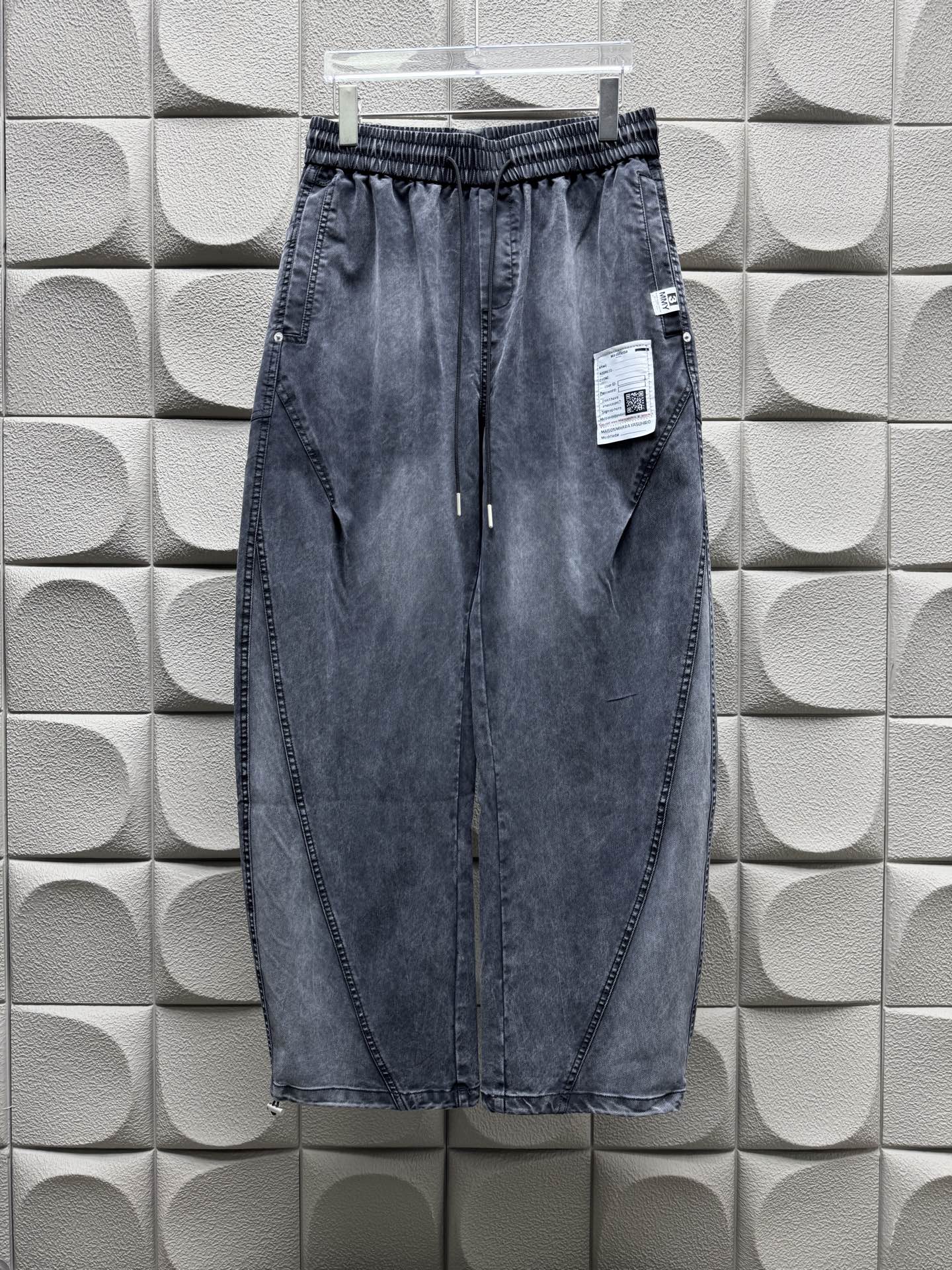 NO:482806,MMY autumn new casual four-season pants, the most popular brand, the overall use tie-dyeing technology, dirty fabric, the upper body shows high-end texture, very comfortable and durable, the overall effect is full, the matching and practical style is very high, the trendy people must buy, both for both men and women. The number of code M-XXL., alexander wang19860909MMY秋季新款休闲四季裤,最火潮牌,整体采用扎染工艺,脏脏面料,上身尽显高级,肌理质感非常舒适耐看,整体效果拉满,搭配、实用型非常高,潮人必入款,男女通用.码数M-XXL.,,alexander wang,Men's clothing