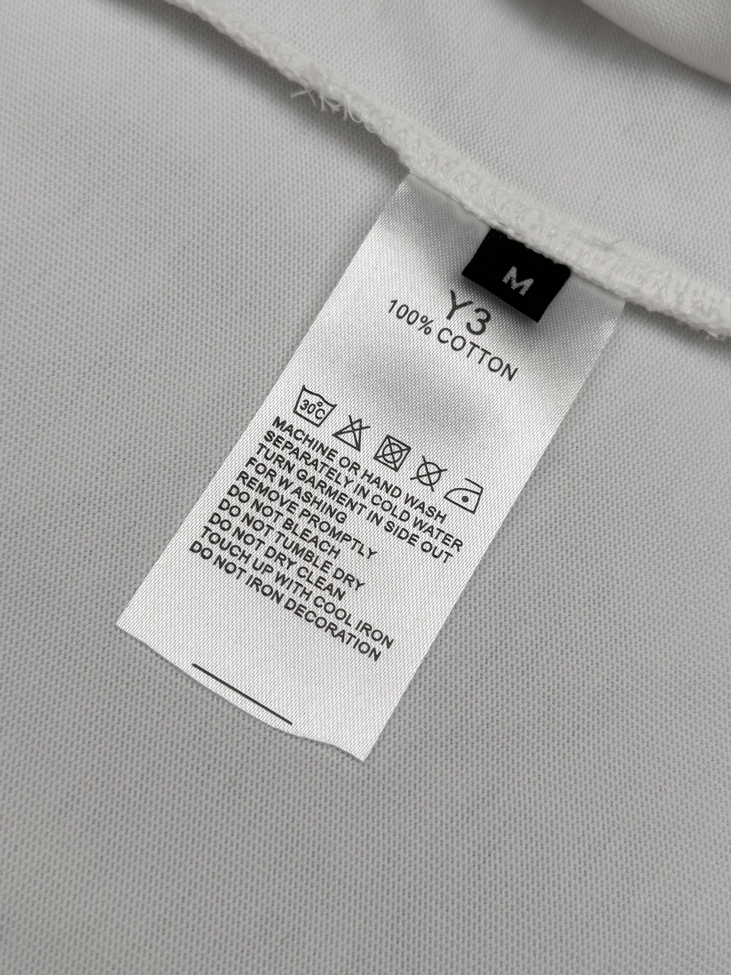 Y3山本耀司🌈🌈新款薄款长袖🆕采用百分百纯棉面料，宽松慵懒风，手感细腻，搭配logo品牌标识，内搭外穿都