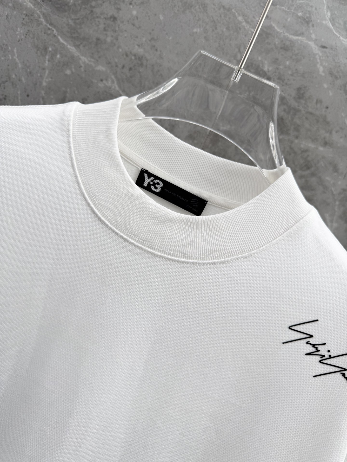 Y3山本耀司🌈🌈新款薄款长袖🆕采用百分百纯棉面料，宽松慵懒风，手感细腻，搭配logo品牌标识，内搭外穿都