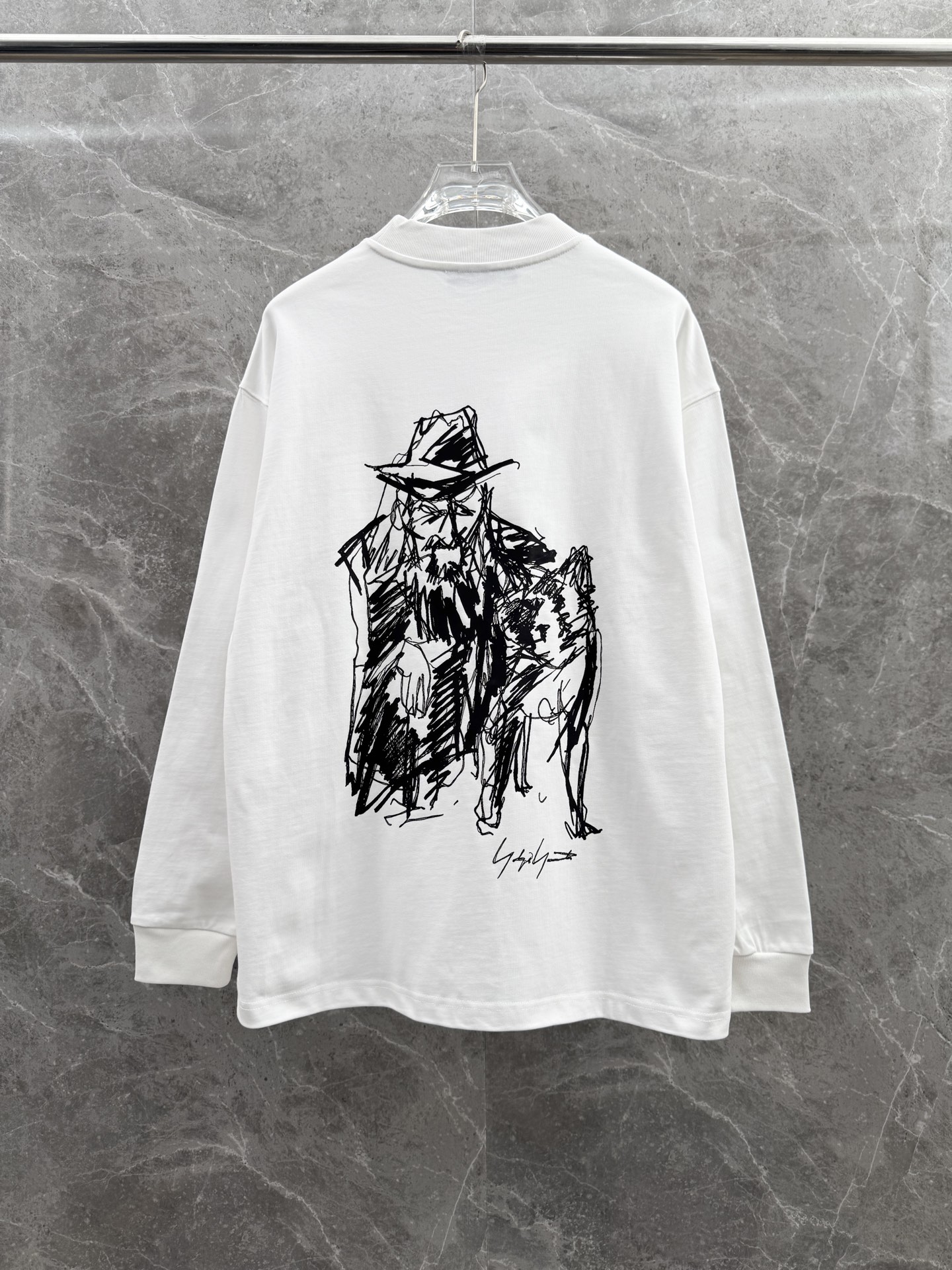 Y3山本耀司🌈🌈新款薄款长袖🆕采用百分百纯棉面料，宽松慵懒风，手感细腻，搭配logo品牌标识，内搭外穿都