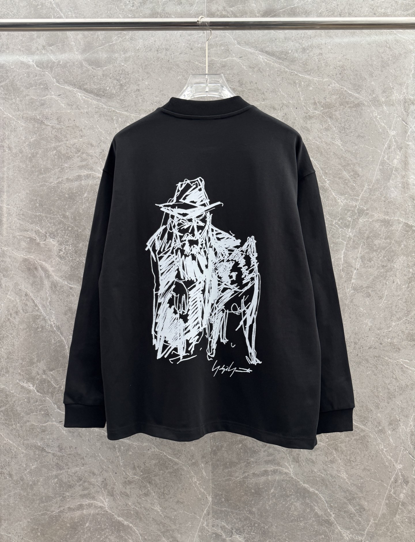 Y3山本耀司🌈🌈新款薄款长袖🆕采用百分百纯棉面料，宽松慵懒风，手感细腻，搭配logo品牌标识，内搭外穿都