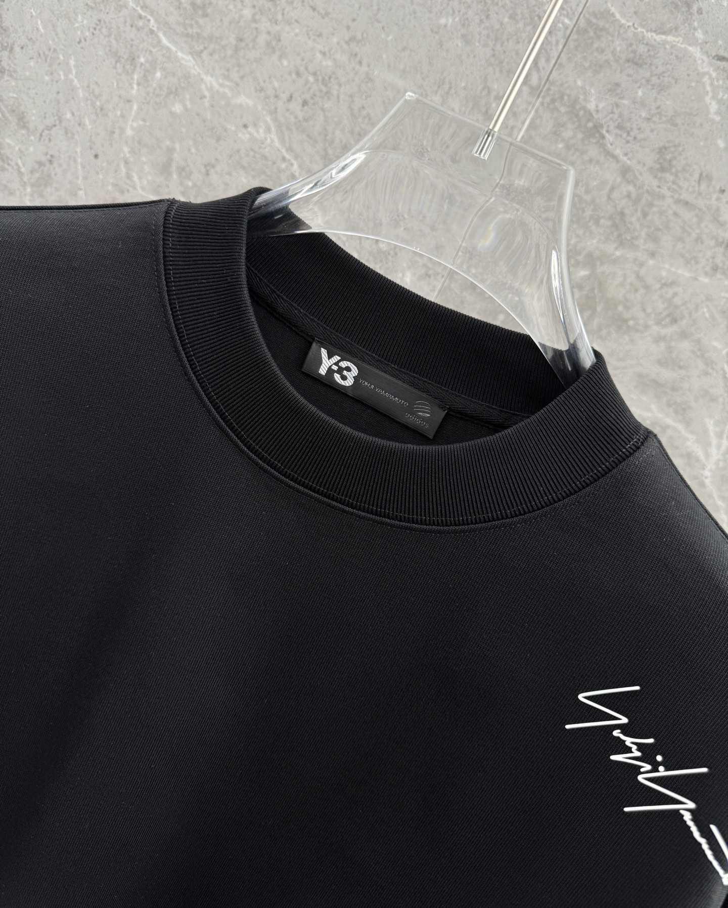 Y3山本耀司🌈🌈新款薄款长袖🆕采用百分百纯棉面料，宽松慵懒风，手感细腻，搭配logo品牌标识，内搭外穿都