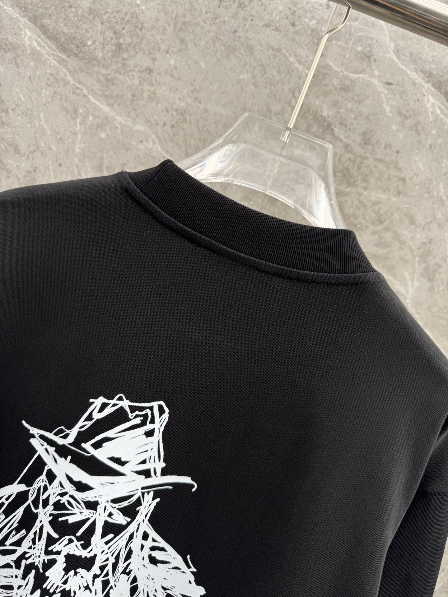 Y3山本耀司🌈🌈新款薄款长袖🆕采用百分百纯棉面料，宽松慵懒风，手感细腻，搭配logo品牌标识，内搭外穿都