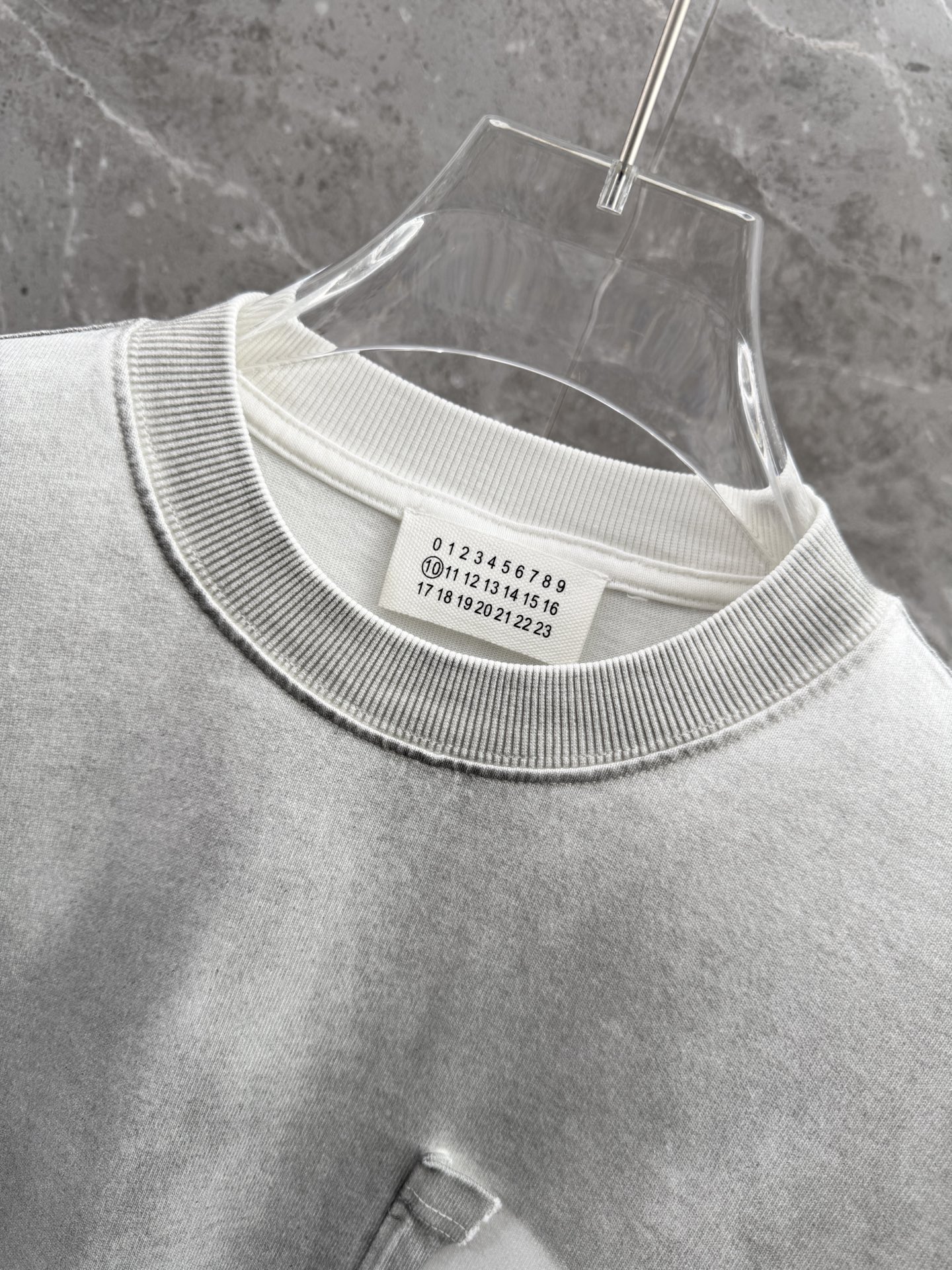 马吉拉🌈🌈新款长袖，采用高品质精梳棉纱, 废土风破坏喷马骝纯棉长T，吸湿排汗·布面紧密织造,细腻亲肤，渐