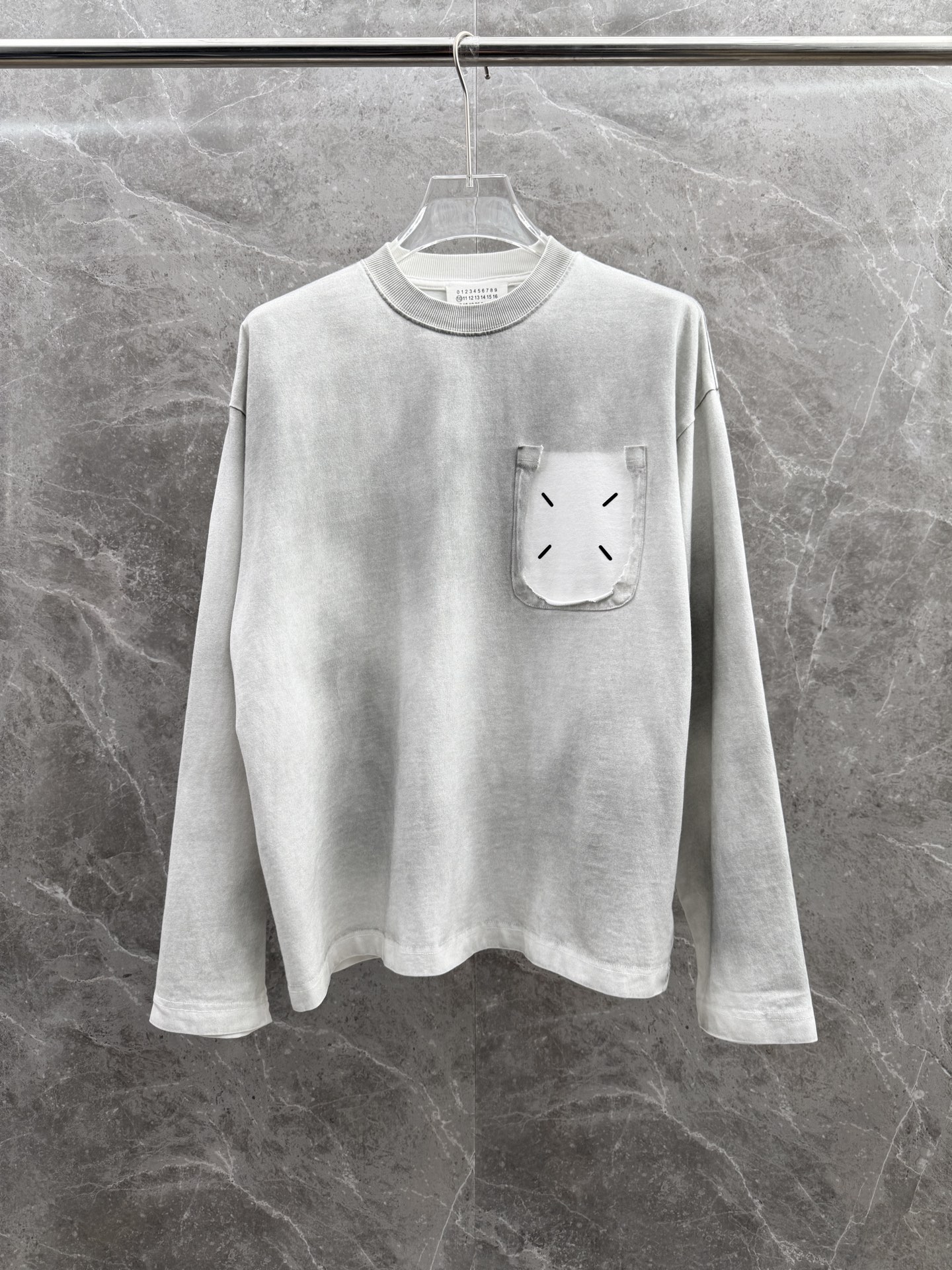 马吉拉🌈🌈新款长袖，采用高品质精梳棉纱, 废土风破坏喷马骝纯棉长T，吸湿排汗·布面紧密织造,细腻亲肤，渐