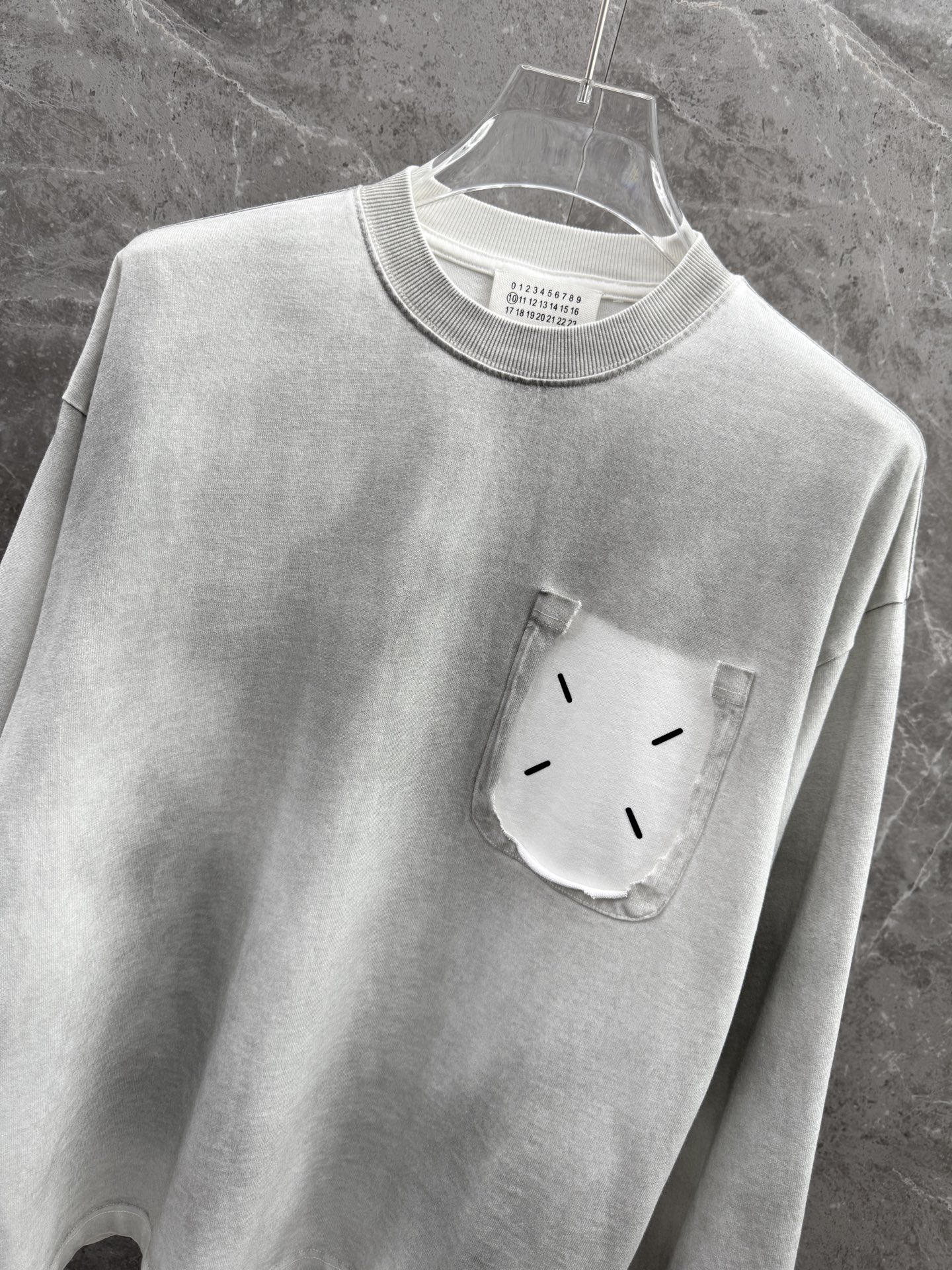 马吉拉🌈🌈新款长袖，采用高品质精梳棉纱, 废土风破坏喷马骝纯棉长T，吸湿排汗·布面紧密织造,细腻亲肤，渐