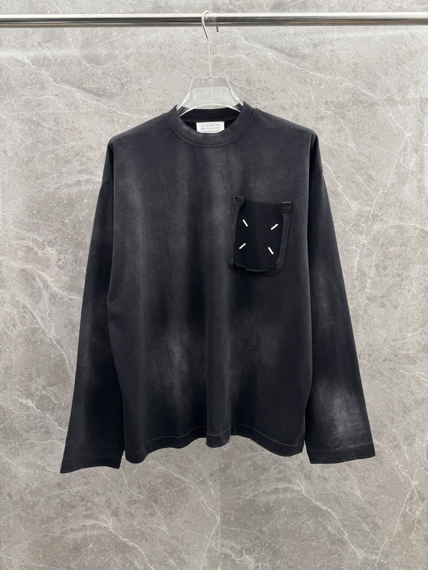 马吉拉🌈🌈新款长袖，采用高品质精梳棉纱, 废土风破坏喷马骝纯棉长T，吸湿排汗·布面紧密织造,细腻亲肤，渐