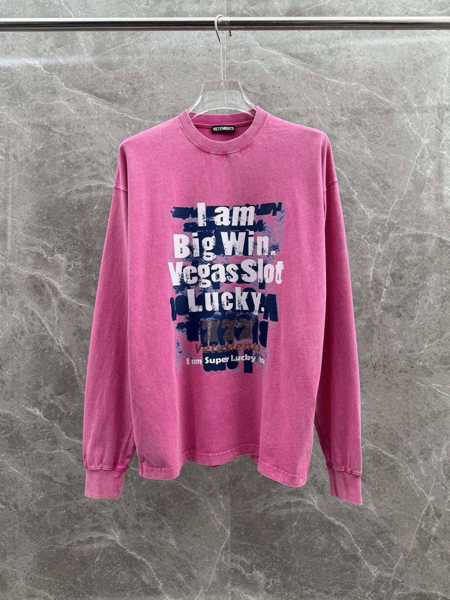 Vetements🌈🌈新款长袖🆕采用定制蜡染水洗做旧面料，独家定织定染纯棉料，柔软舒适！前幅渐变扎染印花