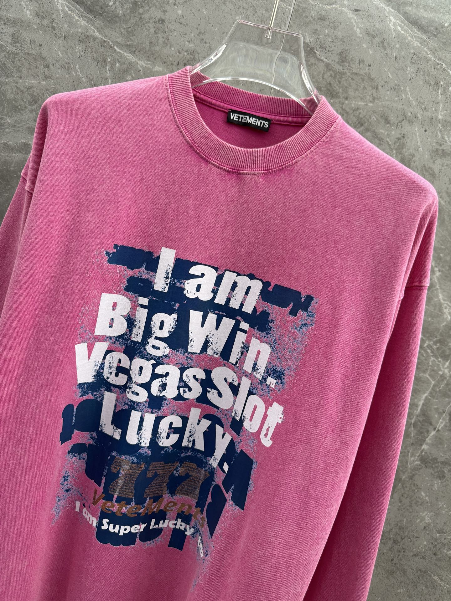 Vetements🌈🌈新款长袖🆕采用定制蜡染水洗做旧面料，独家定织定染纯棉料，柔软舒适！前幅渐变扎染印花