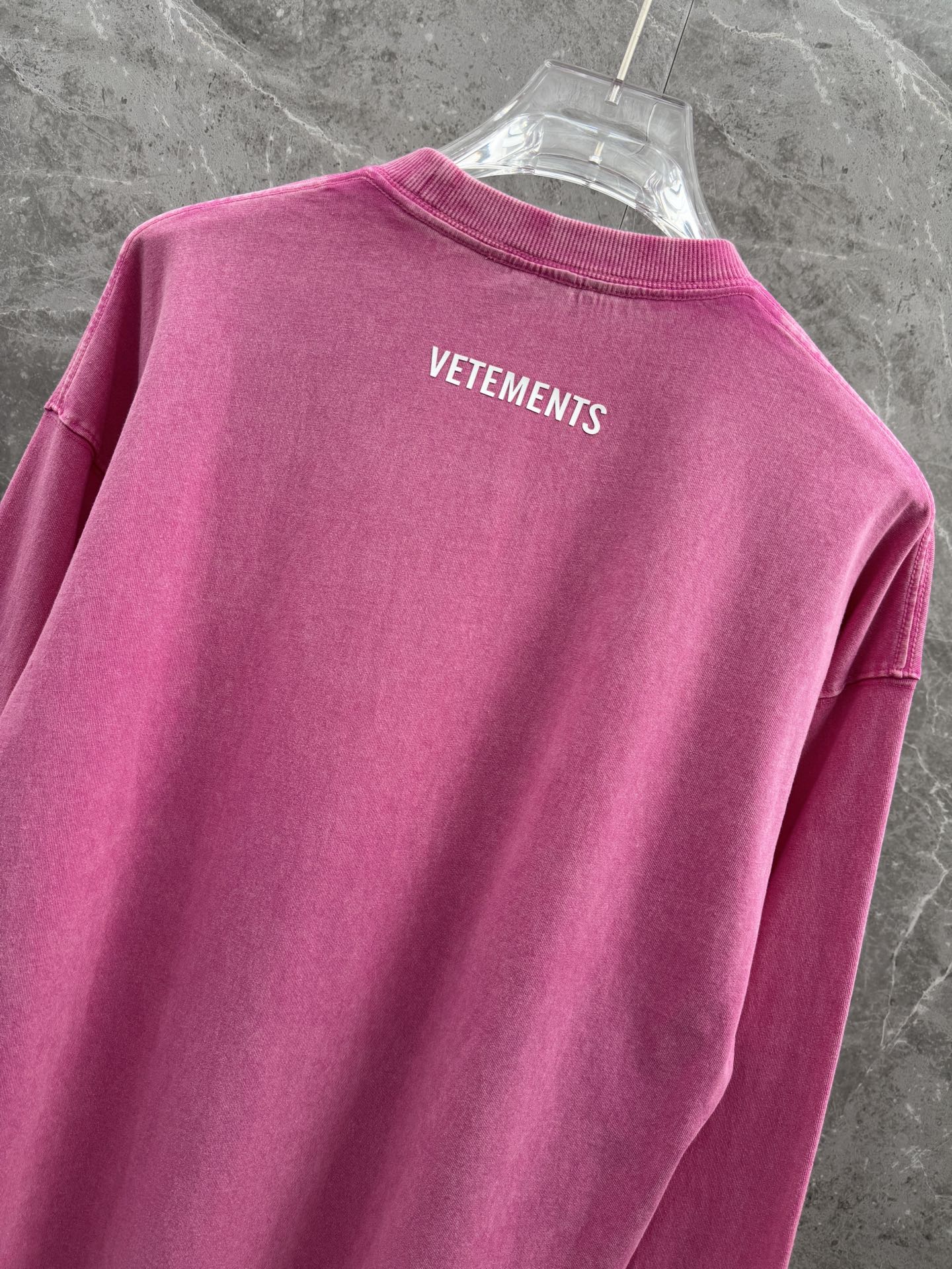 Vetements🌈🌈新款长袖🆕采用定制蜡染水洗做旧面料，独家定织定染纯棉料，柔软舒适！前幅渐变扎染印花