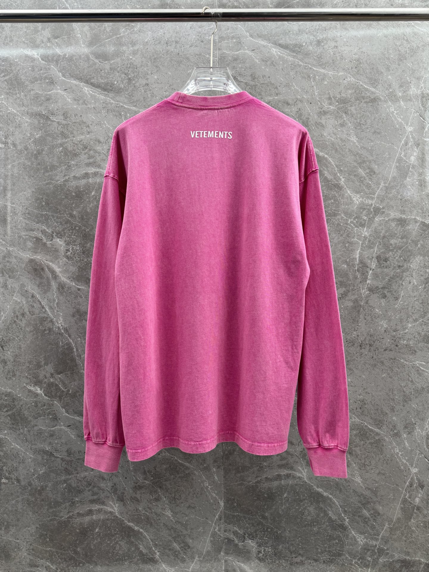 Vetements🌈🌈新款长袖🆕采用定制蜡染水洗做旧面料，独家定织定染纯棉料，柔软舒适！前幅渐变扎染印花