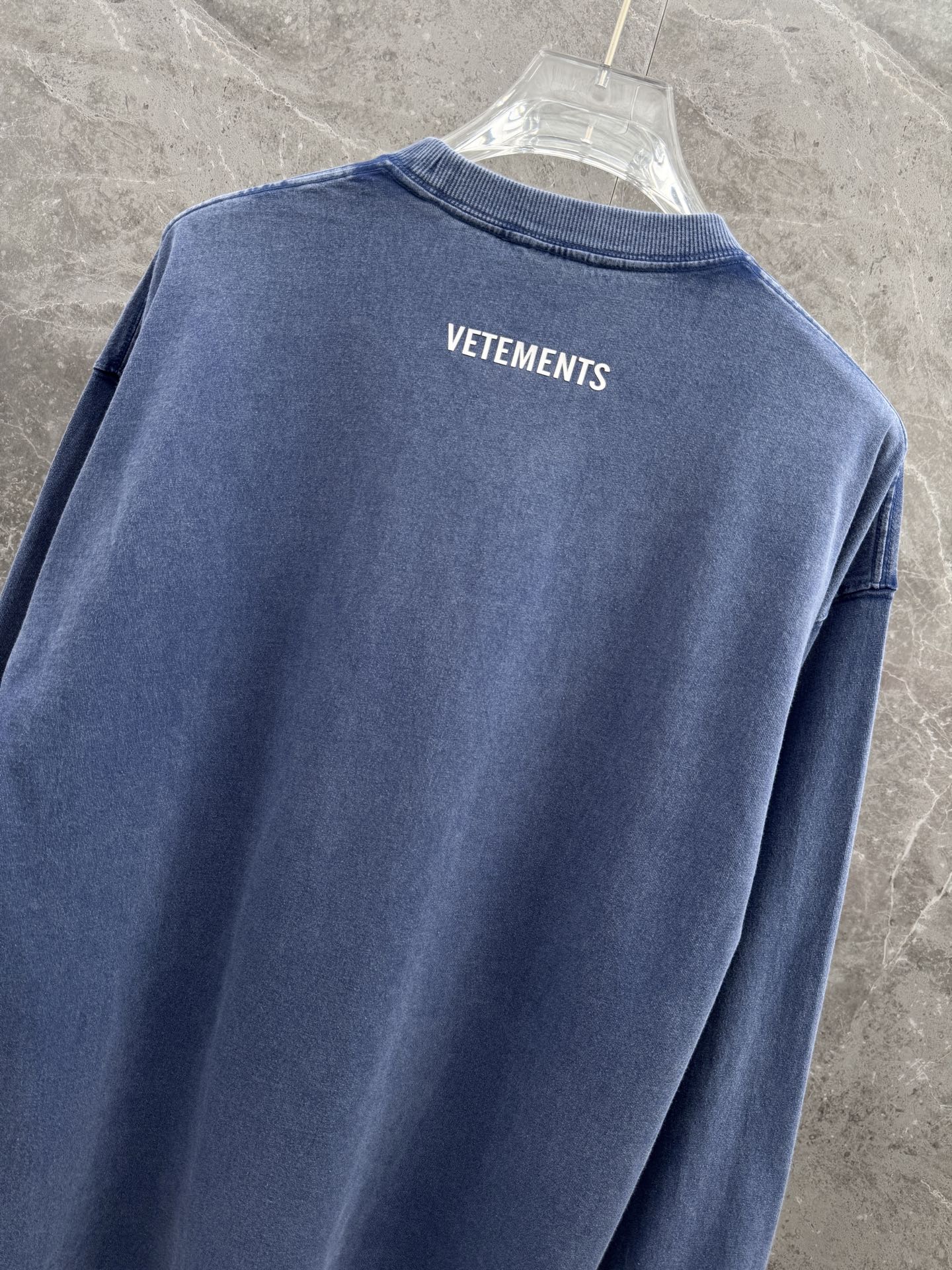 Vetements🌈🌈新款长袖🆕采用定制蜡染水洗做旧面料，独家定织定染纯棉料，柔软舒适！前幅渐变扎染印花