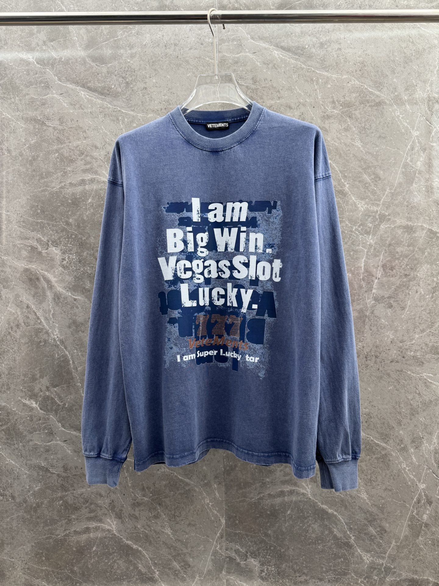 Vetements🌈🌈新款长袖🆕采用定制蜡染水洗做旧面料，独家定织定染纯棉料，柔软舒适！前幅渐变扎染印花