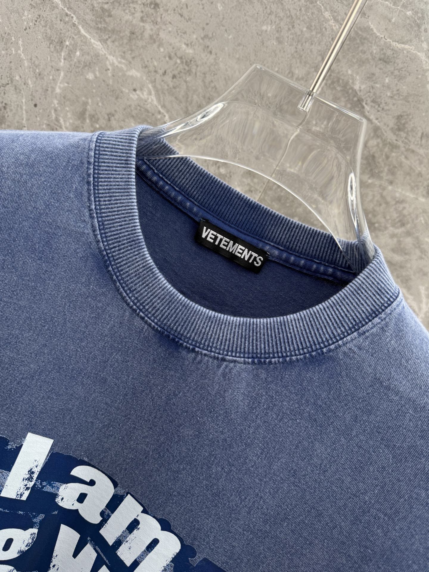 Vetements🌈🌈新款长袖🆕采用定制蜡染水洗做旧面料，独家定织定染纯棉料，柔软舒适！前幅渐变扎染印花