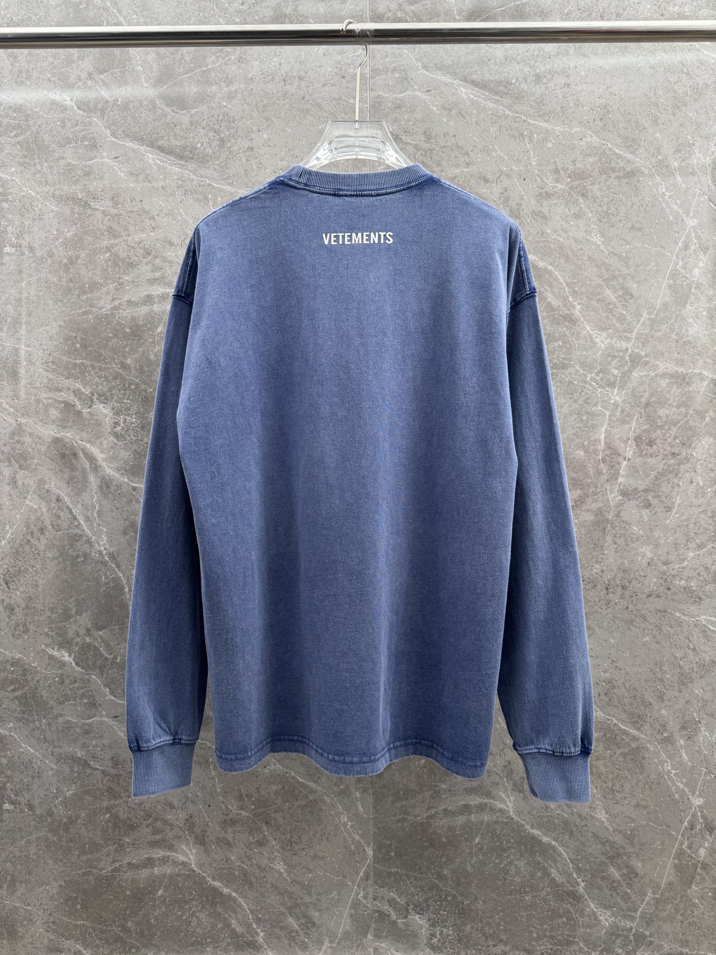 Vetements🌈🌈新款长袖🆕采用定制蜡染水洗做旧面料，独家定织定染纯棉料，柔软舒适！前幅渐变扎染印花