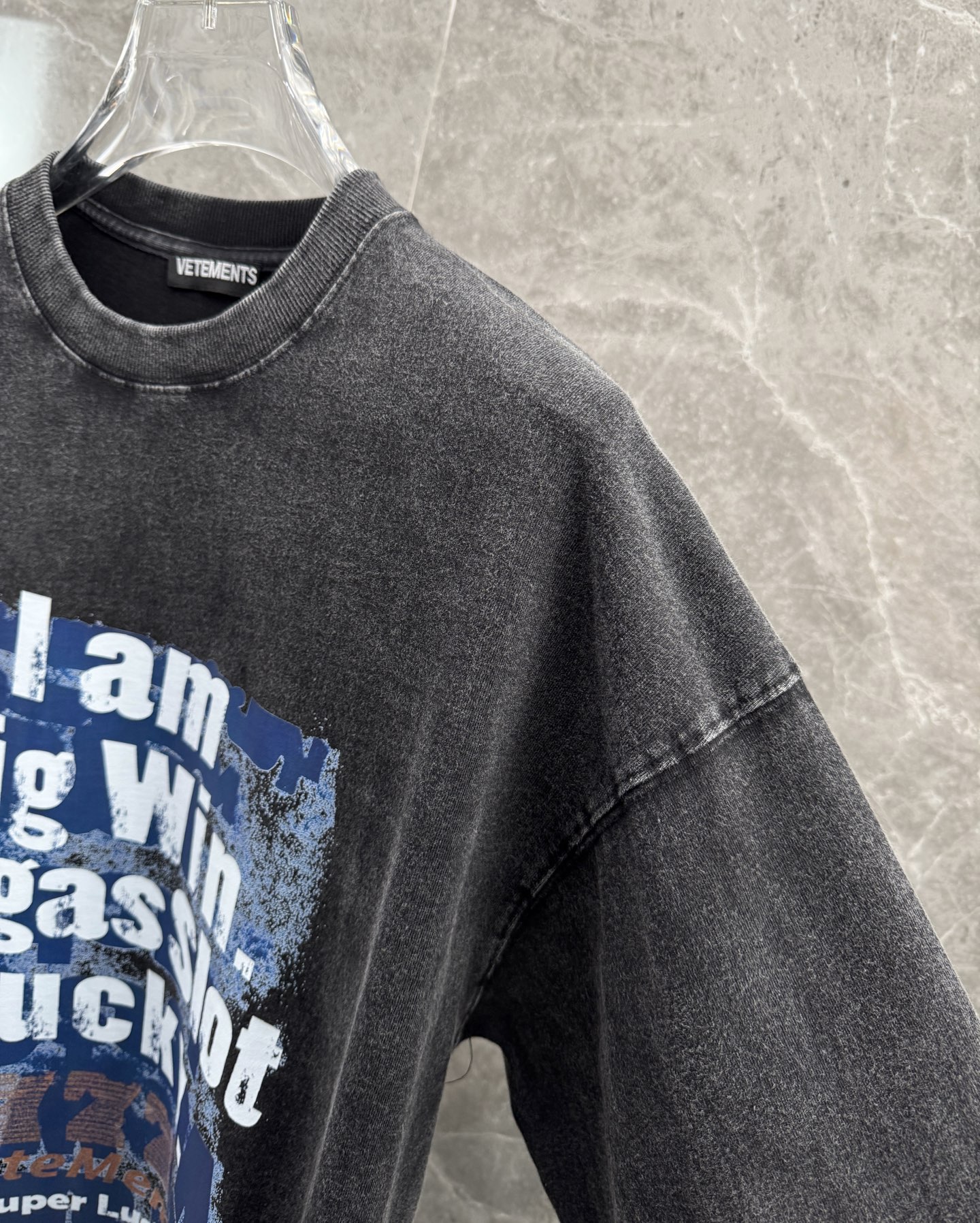 Vetements🌈🌈新款长袖🆕采用定制蜡染水洗做旧面料，独家定织定染纯棉料，柔软舒适！前幅渐变扎染印花