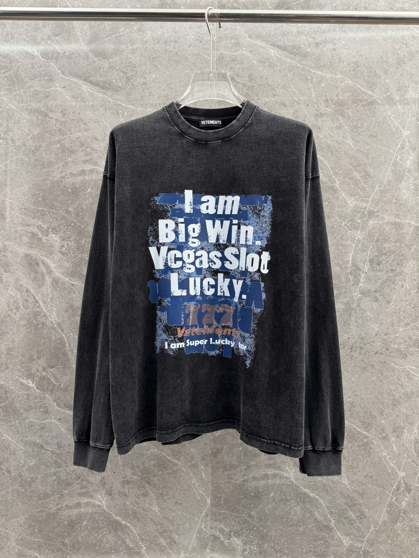Vetements🌈🌈新款长袖🆕采用定制蜡染水洗做旧面料，独家定织定染纯棉料，柔软舒适！前幅渐变扎染印花