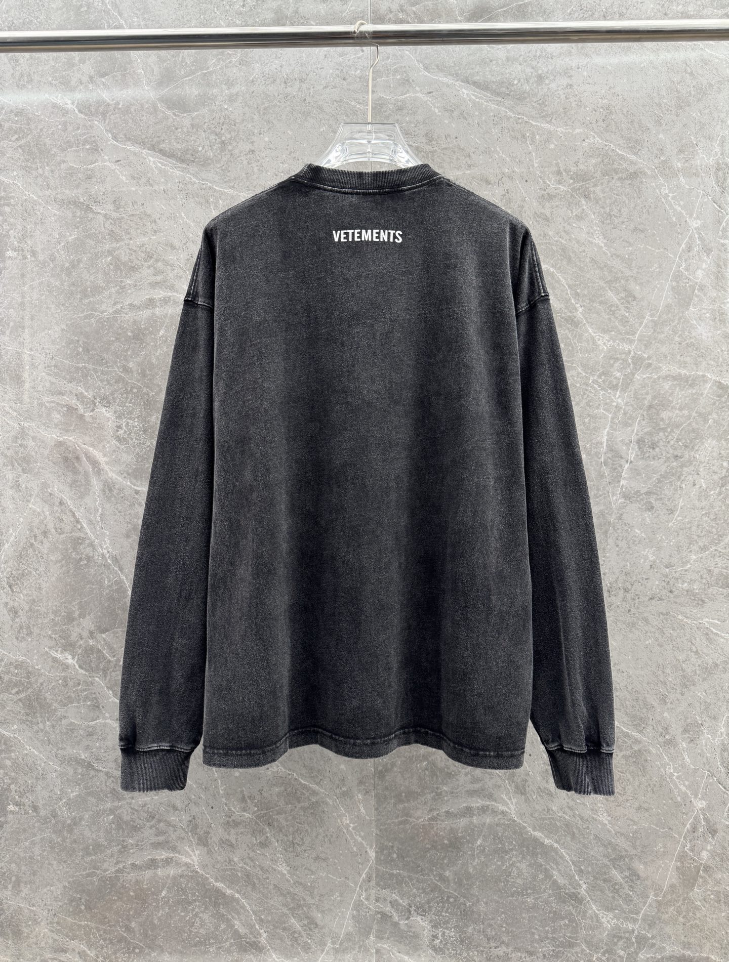 Vetements🌈🌈新款长袖🆕采用定制蜡染水洗做旧面料，独家定织定染纯棉料，柔软舒适！前幅渐变扎染印花