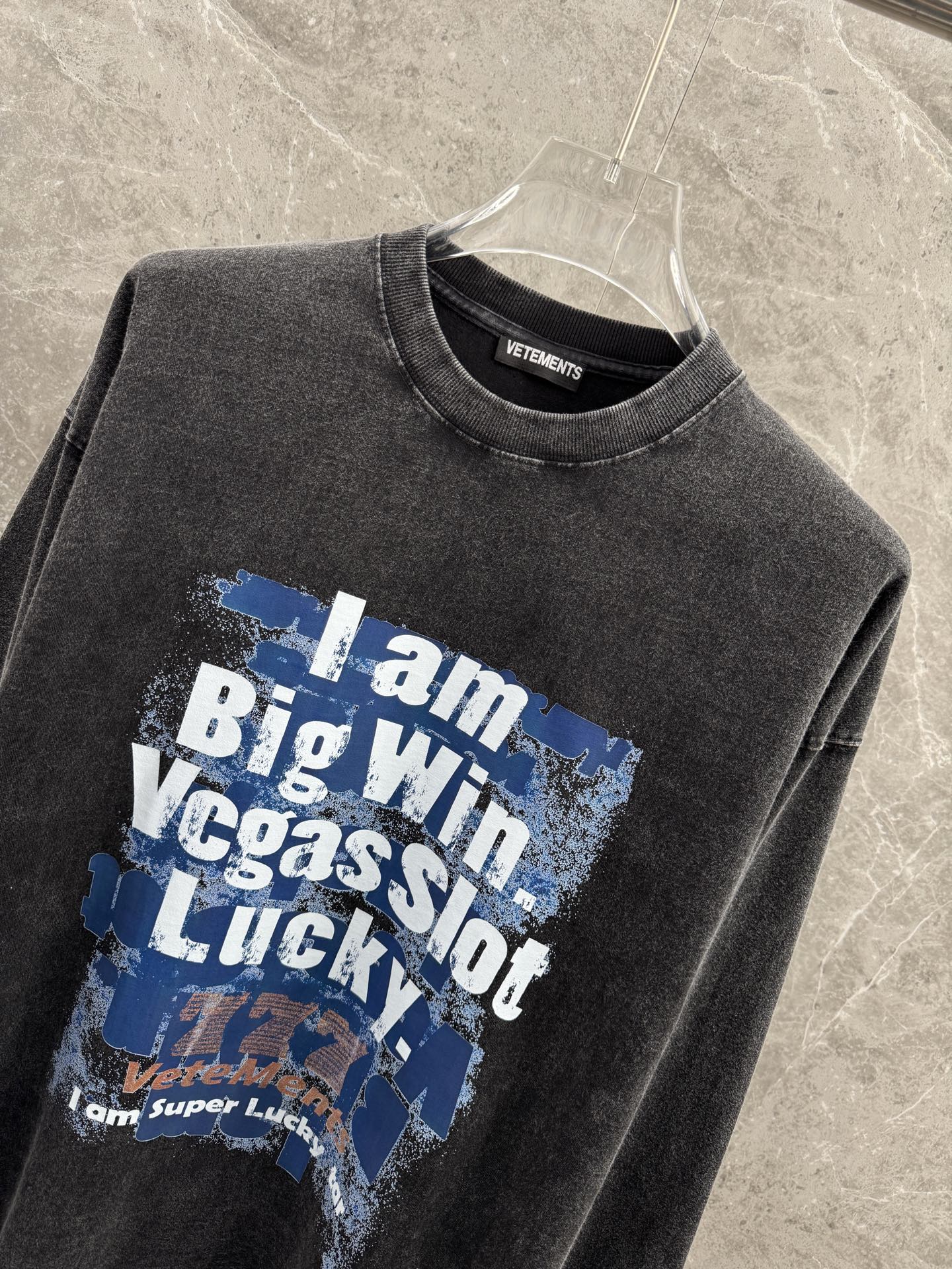 Vetements🌈🌈新款长袖🆕采用定制蜡染水洗做旧面料，独家定织定染纯棉料，柔软舒适！前幅渐变扎染印花