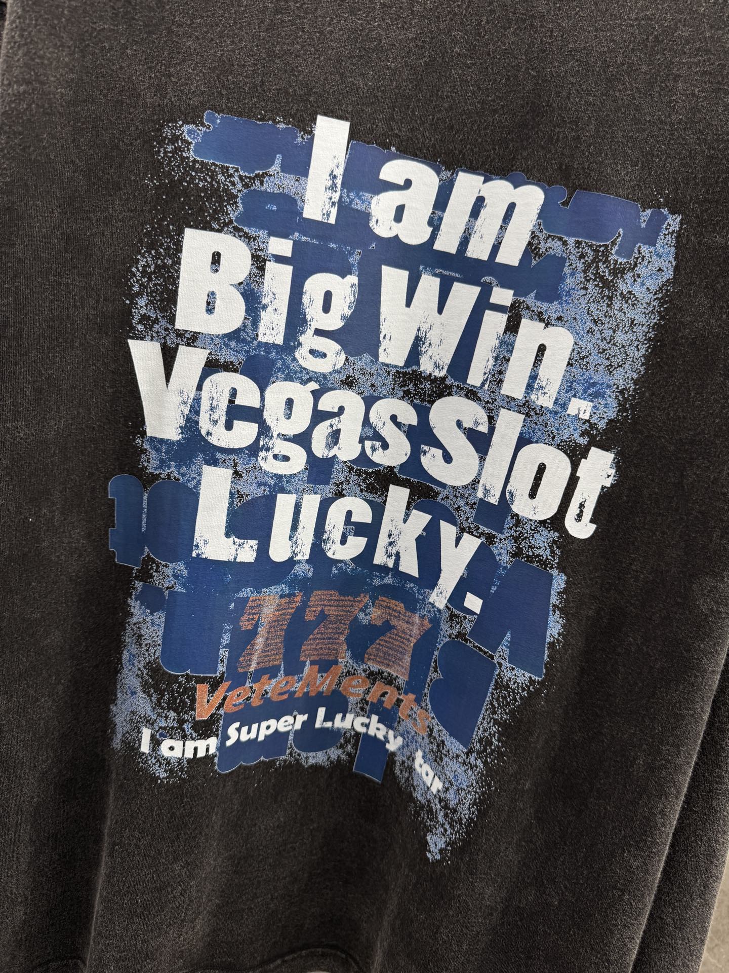 Vetements🌈🌈新款长袖🆕采用定制蜡染水洗做旧面料，独家定织定染纯棉料，柔软舒适！前幅渐变扎染印花