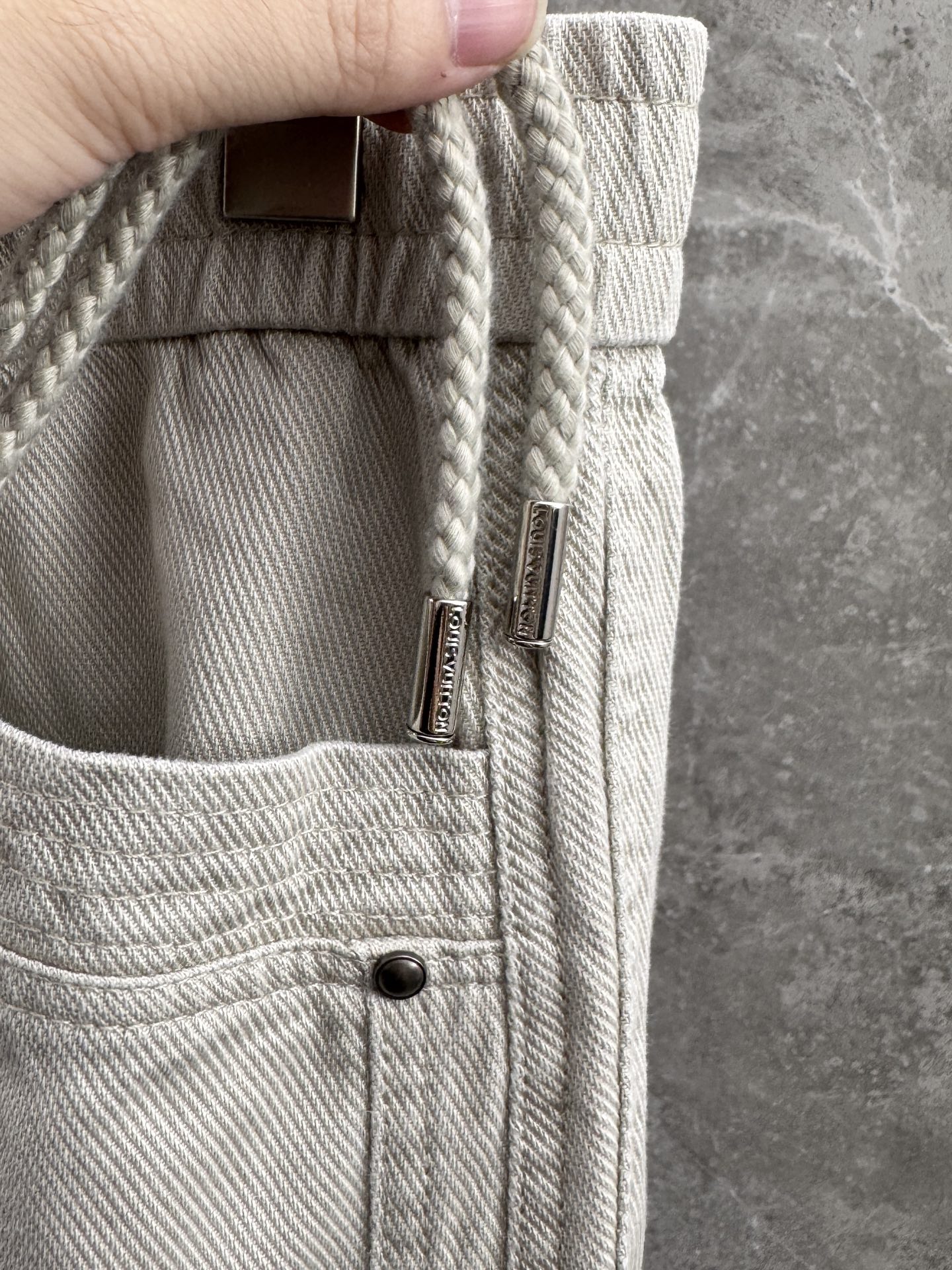 驴家🌈🌈新款休闲裤，采用优质高定面料，面料舒适透气，前面皮革logo设计，五金吊钟logo设计更加高档，