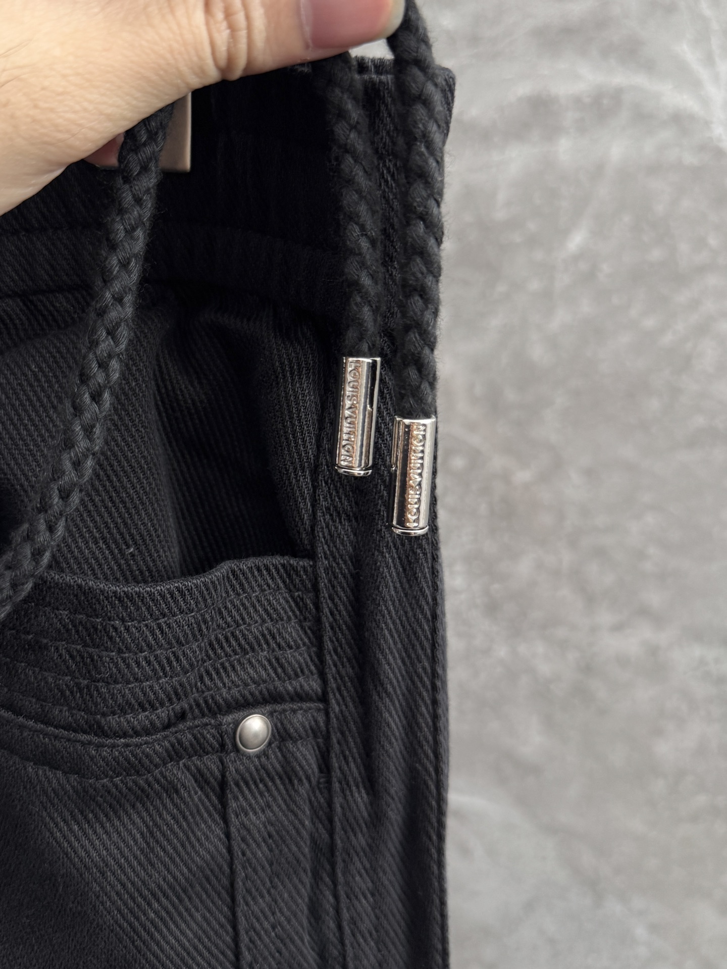 驴家🌈🌈新款休闲裤，采用优质高定面料，面料舒适透气，前面皮革logo设计，五金吊钟logo设计更加高档，