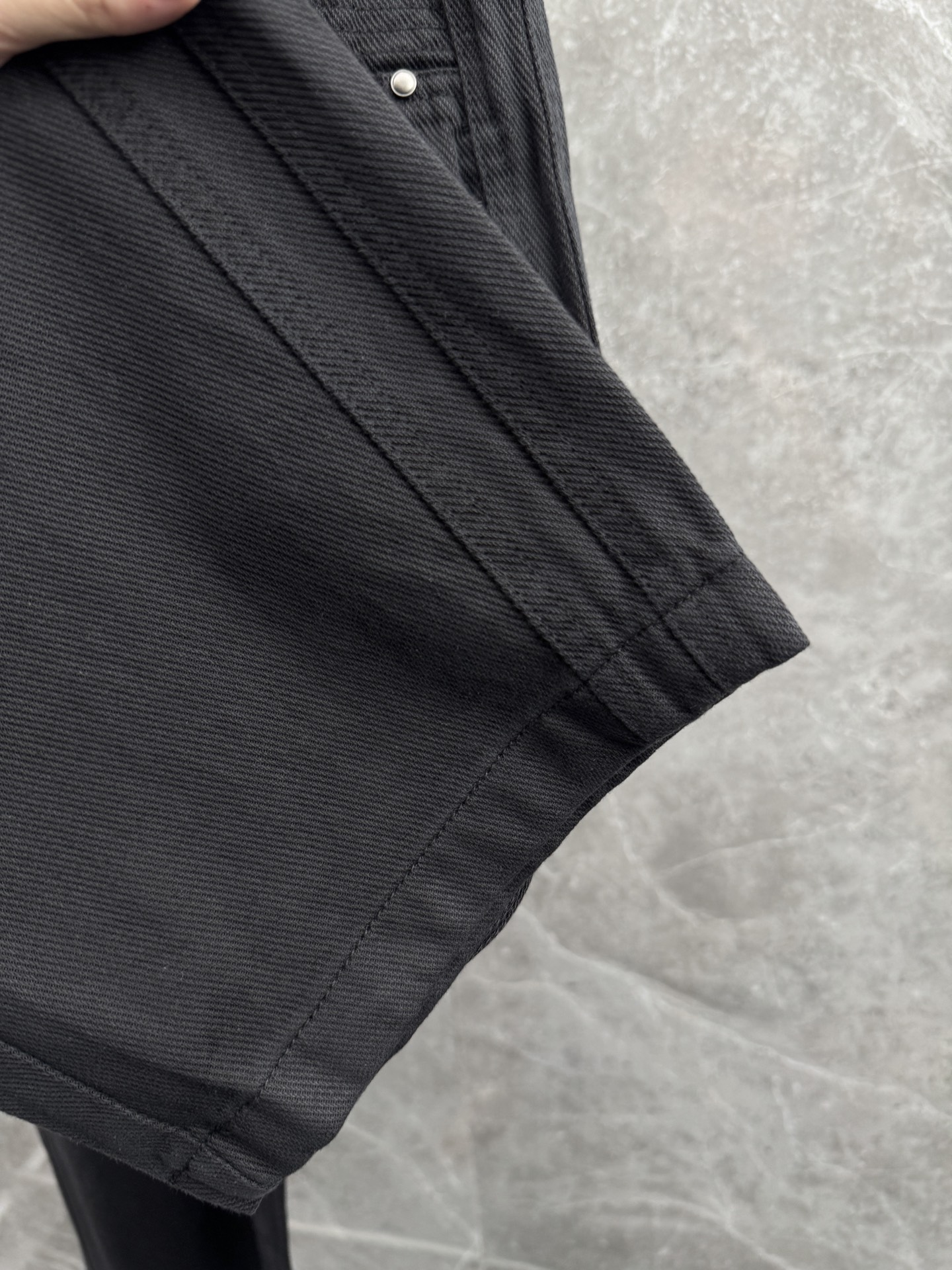 驴家🌈🌈新款休闲裤，采用优质高定面料，面料舒适透气，前面皮革logo设计，五金吊钟logo设计更加高档，