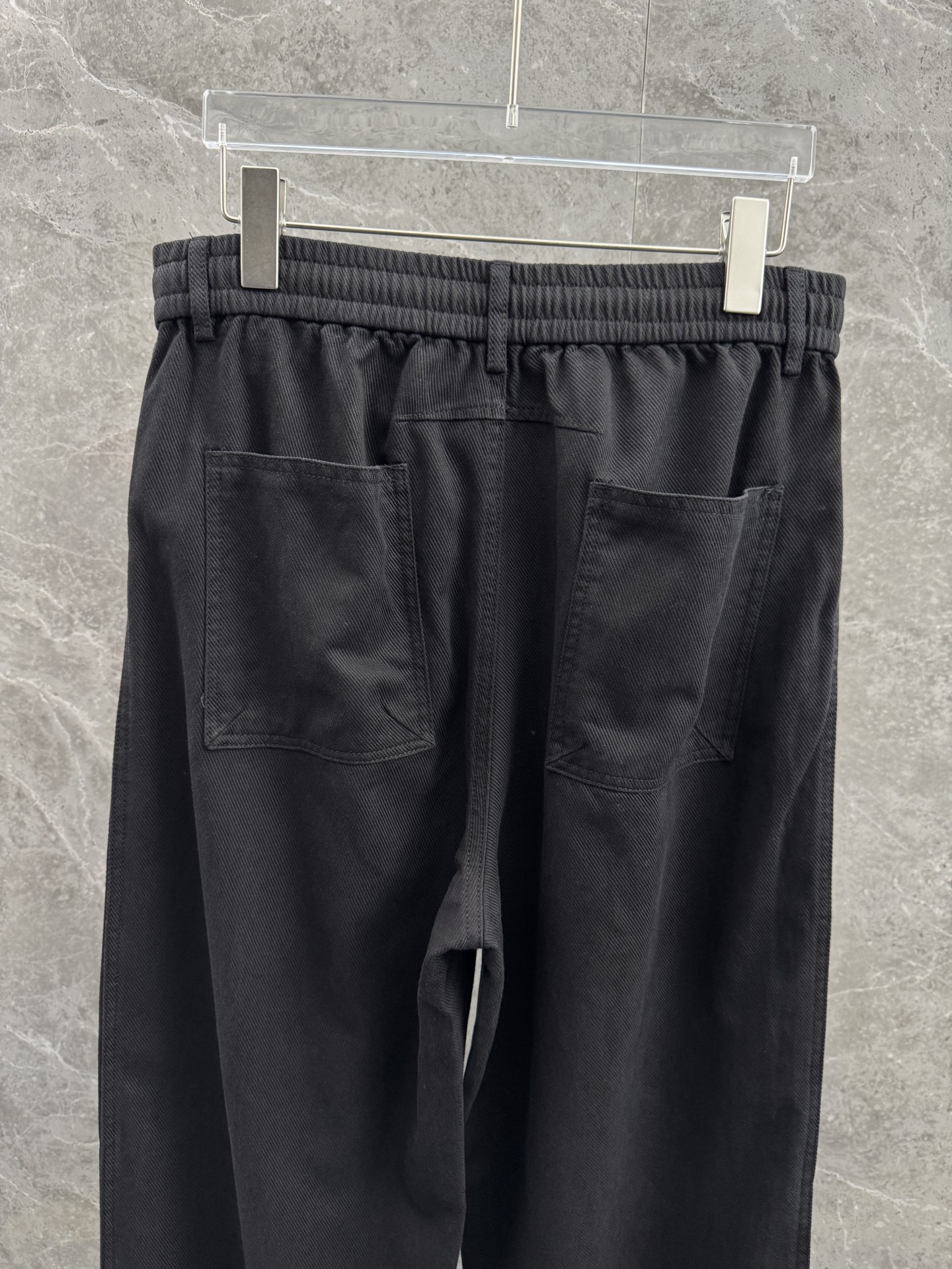 驴家🌈🌈新款休闲裤，采用优质高定面料，面料舒适透气，前面皮革logo设计，五金吊钟logo设计更加高档，