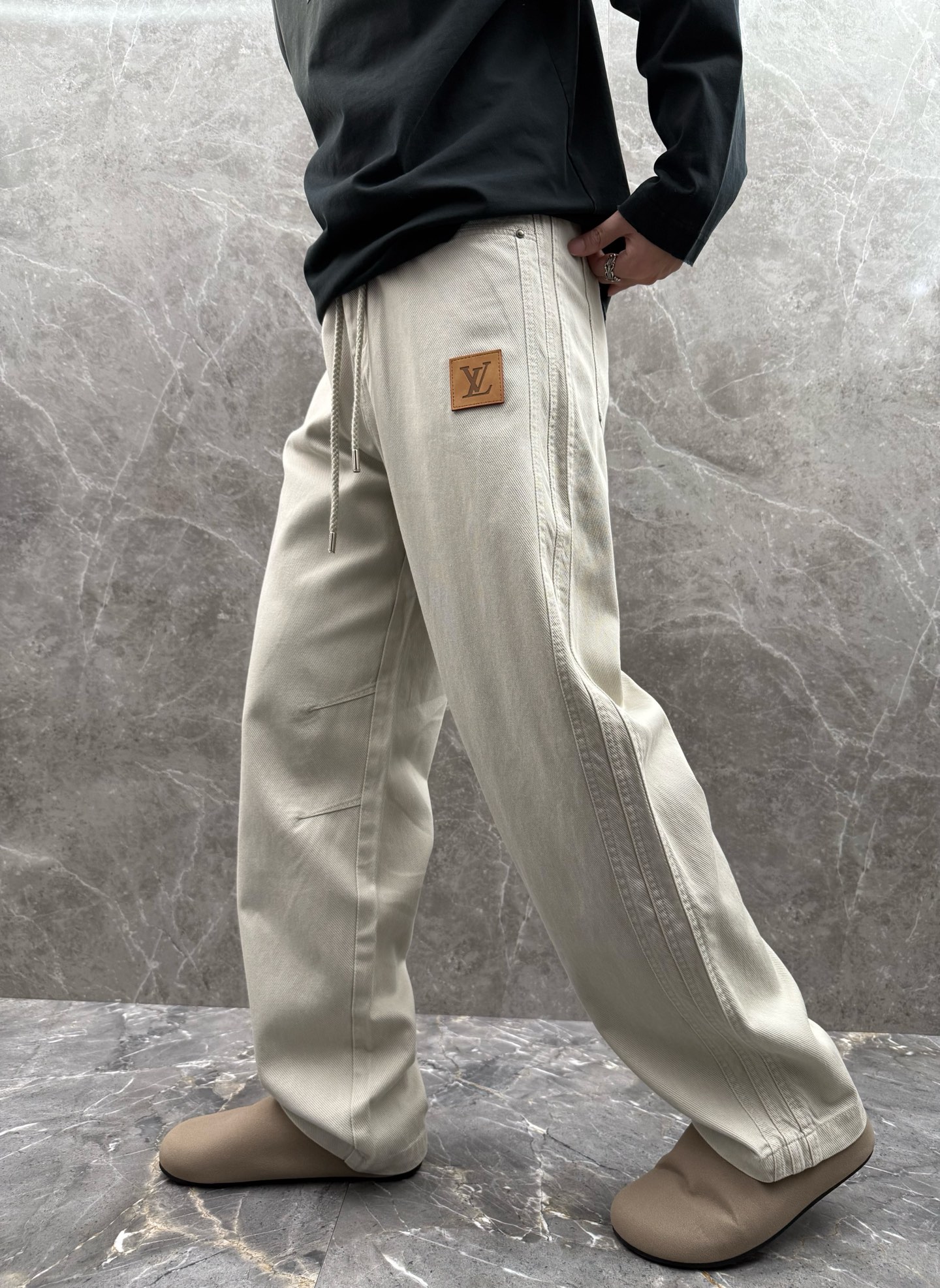 驴家🌈🌈新款休闲裤，采用优质高定面料，面料舒适透气，前面皮革logo设计，五金吊钟logo设计更加高档，