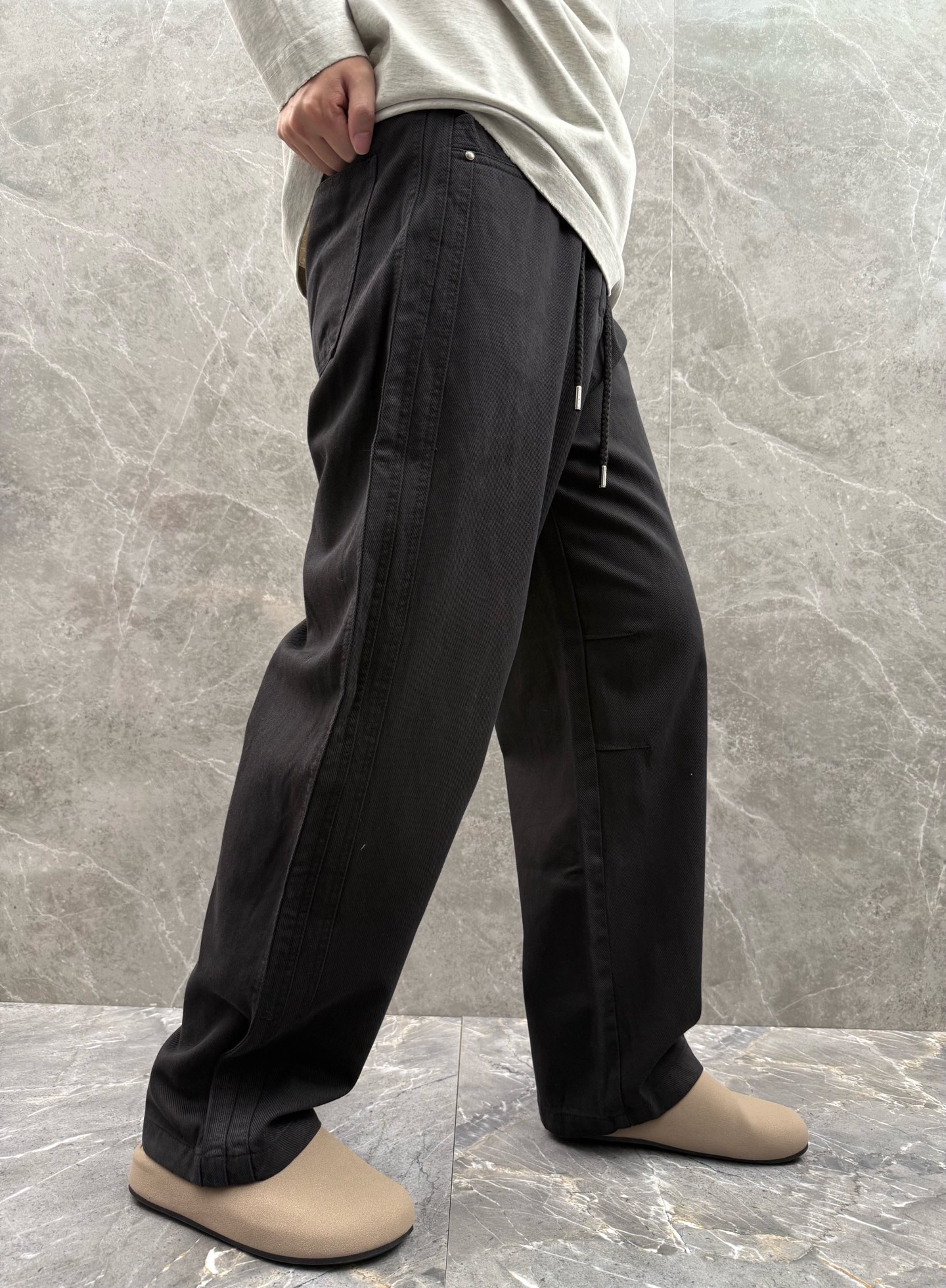 驴家🌈🌈新款休闲裤，采用优质高定面料，面料舒适透气，前面皮革logo设计，五金吊钟logo设计更加高档，