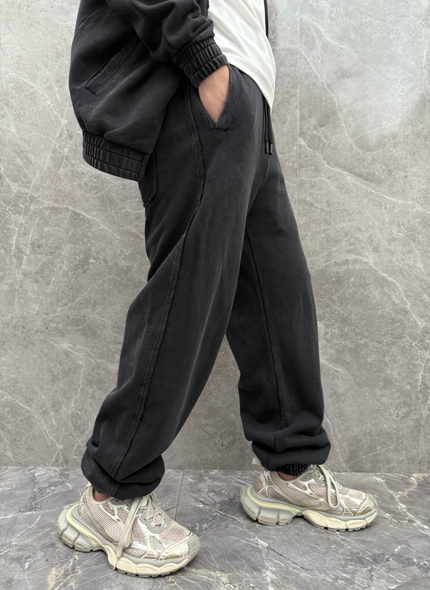 Balenciaga Men's Black Cotton Logo Sweatpants Casual Trousers 4 i1758032427072 924 0 8