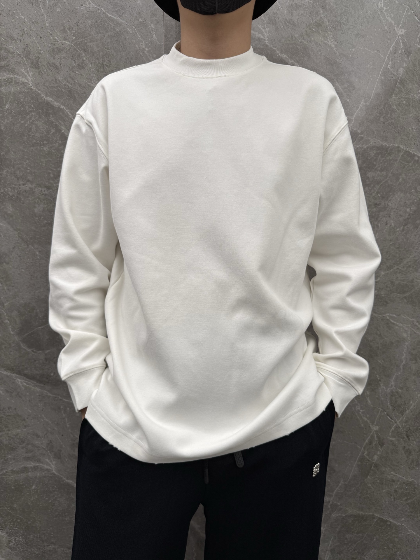 Amiri Men's White Cotton Long Sleeve T-Shirt - Comfortable Daily Wear