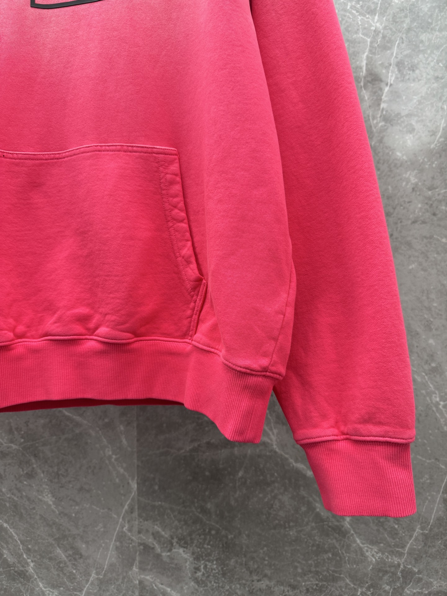 Acne Studios🌈🌈新款卫衣，采用洗水纯棉420克，亲肤舒适！版型漂亮百搭款！logo设计别具一