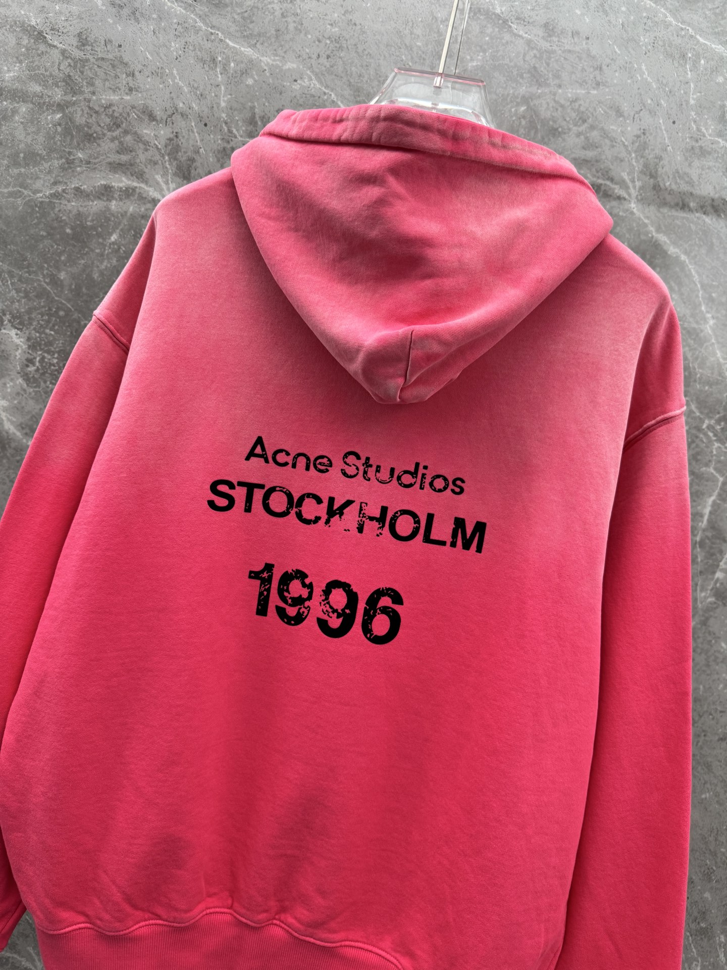 Acne Studios🌈🌈新款卫衣，采用洗水纯棉420克，亲肤舒适！版型漂亮百搭款！logo设计别具一