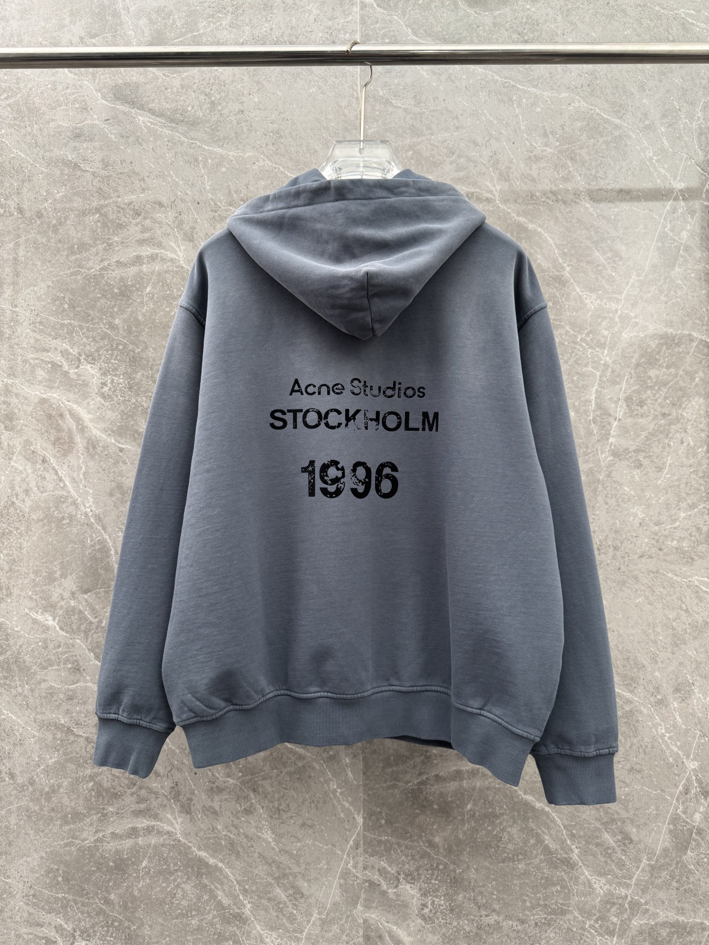 Acne Studios🌈🌈新款卫衣，采用洗水纯棉420克，亲肤舒适！版型漂亮百搭款！logo设计别具一