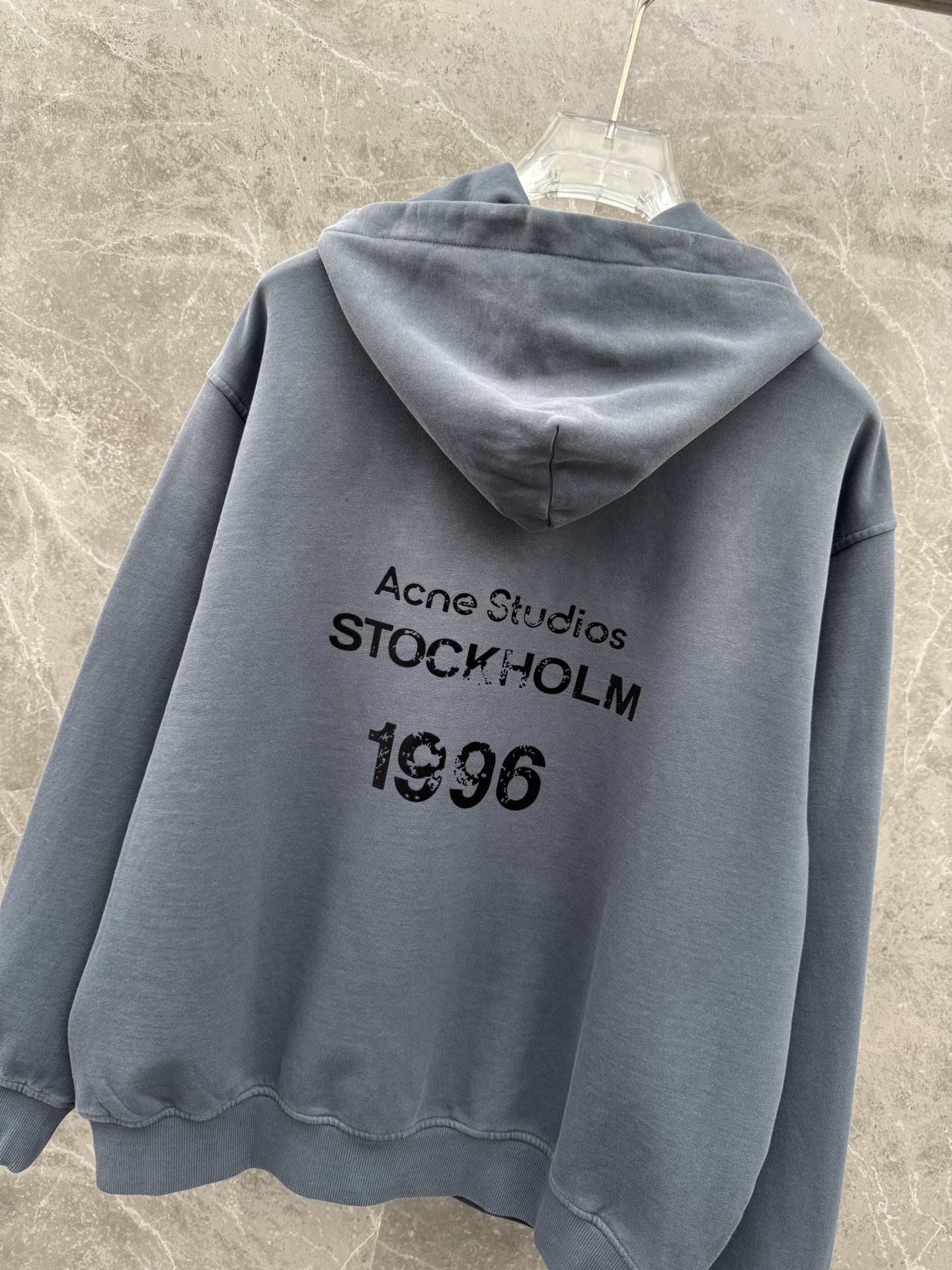 Acne Studios🌈🌈新款卫衣，采用洗水纯棉420克，亲肤舒适！版型漂亮百搭款！logo设计别具一