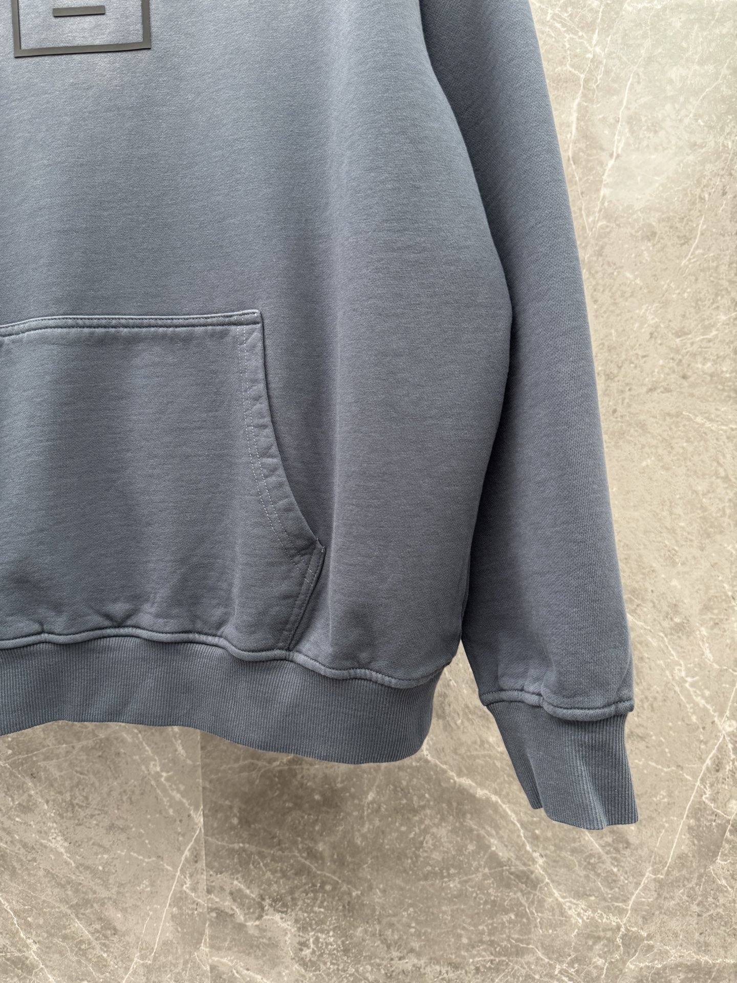 Acne Studios🌈🌈新款卫衣，采用洗水纯棉420克，亲肤舒适！版型漂亮百搭款！logo设计别具一