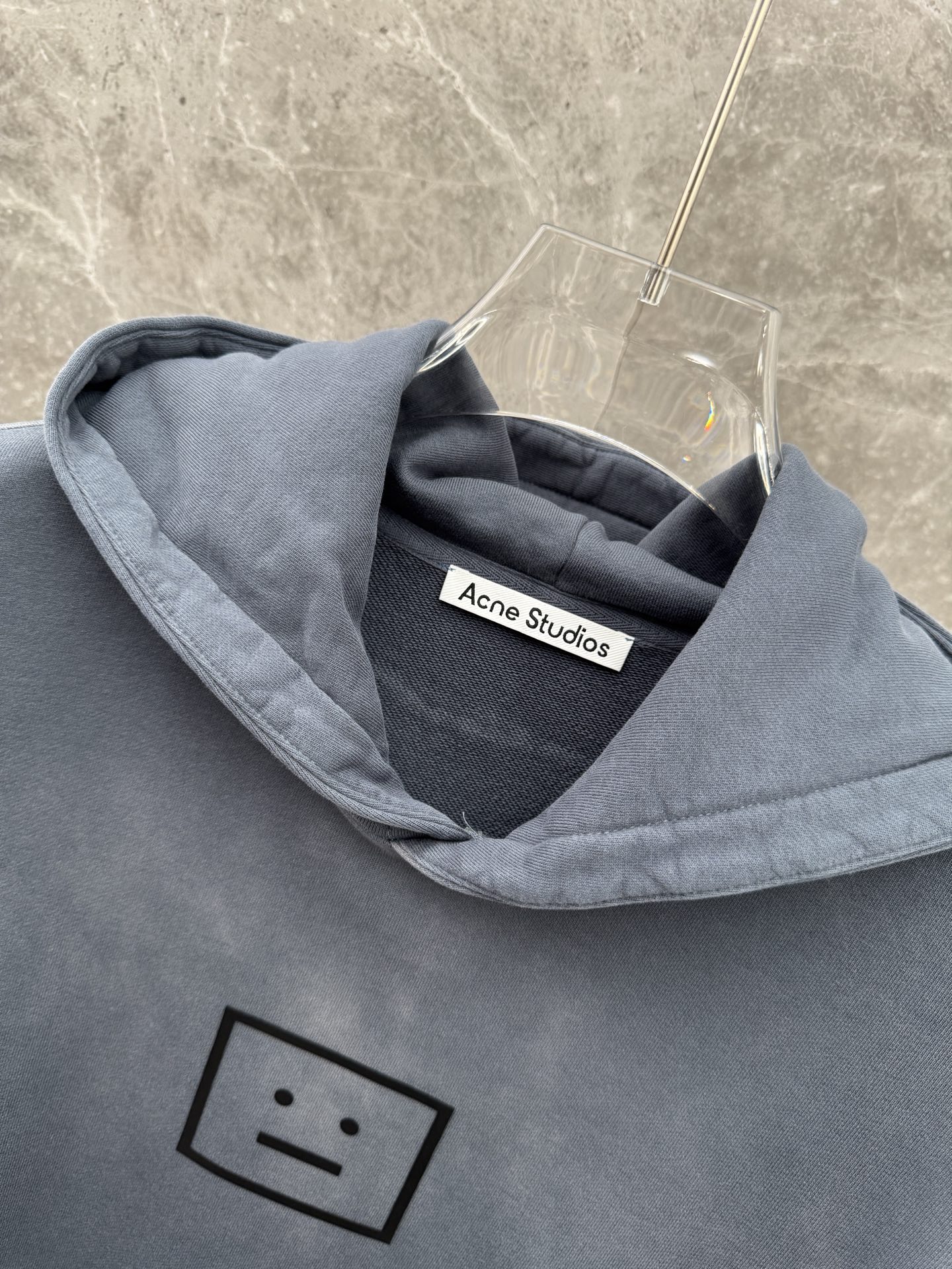 Acne Studios🌈🌈新款卫衣，采用洗水纯棉420克，亲肤舒适！版型漂亮百搭款！logo设计别具一