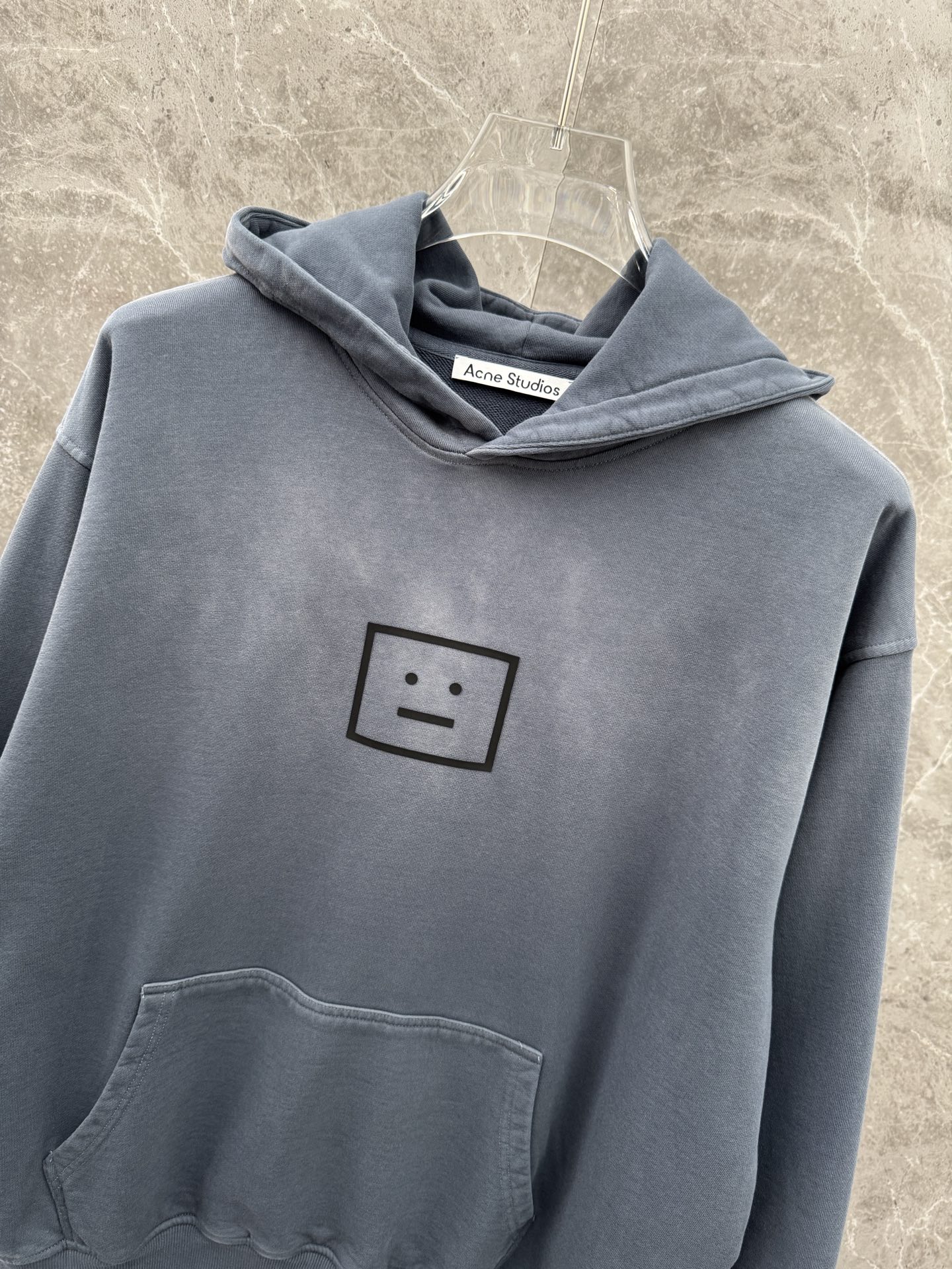 Acne Studios🌈🌈新款卫衣，采用洗水纯棉420克，亲肤舒适！版型漂亮百搭款！logo设计别具一