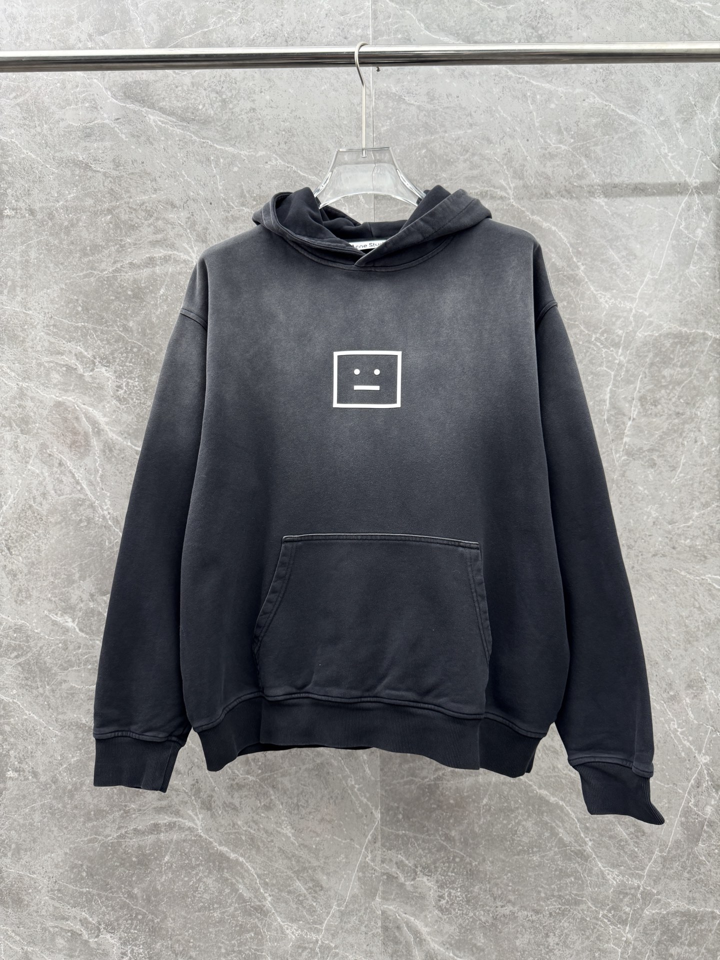 Acne Studios🌈🌈新款卫衣，采用洗水纯棉420克，亲肤舒适！版型漂亮百搭款！logo设计别具一