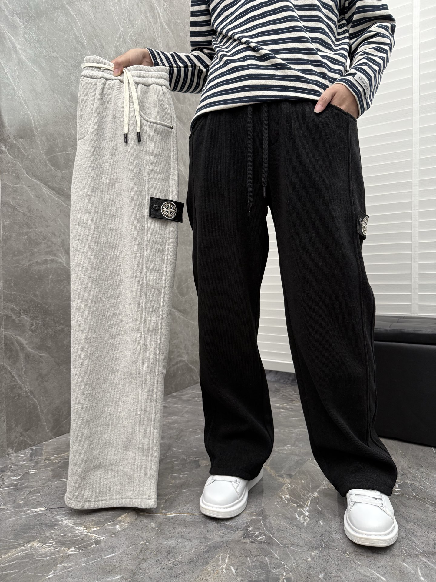 石头岛联名迪奥🌈🌈新款休闲加绒长裤，采用高定加绒面料，面料挺括有型设计装饰，上身足够吸睛且回头率爆棚！休