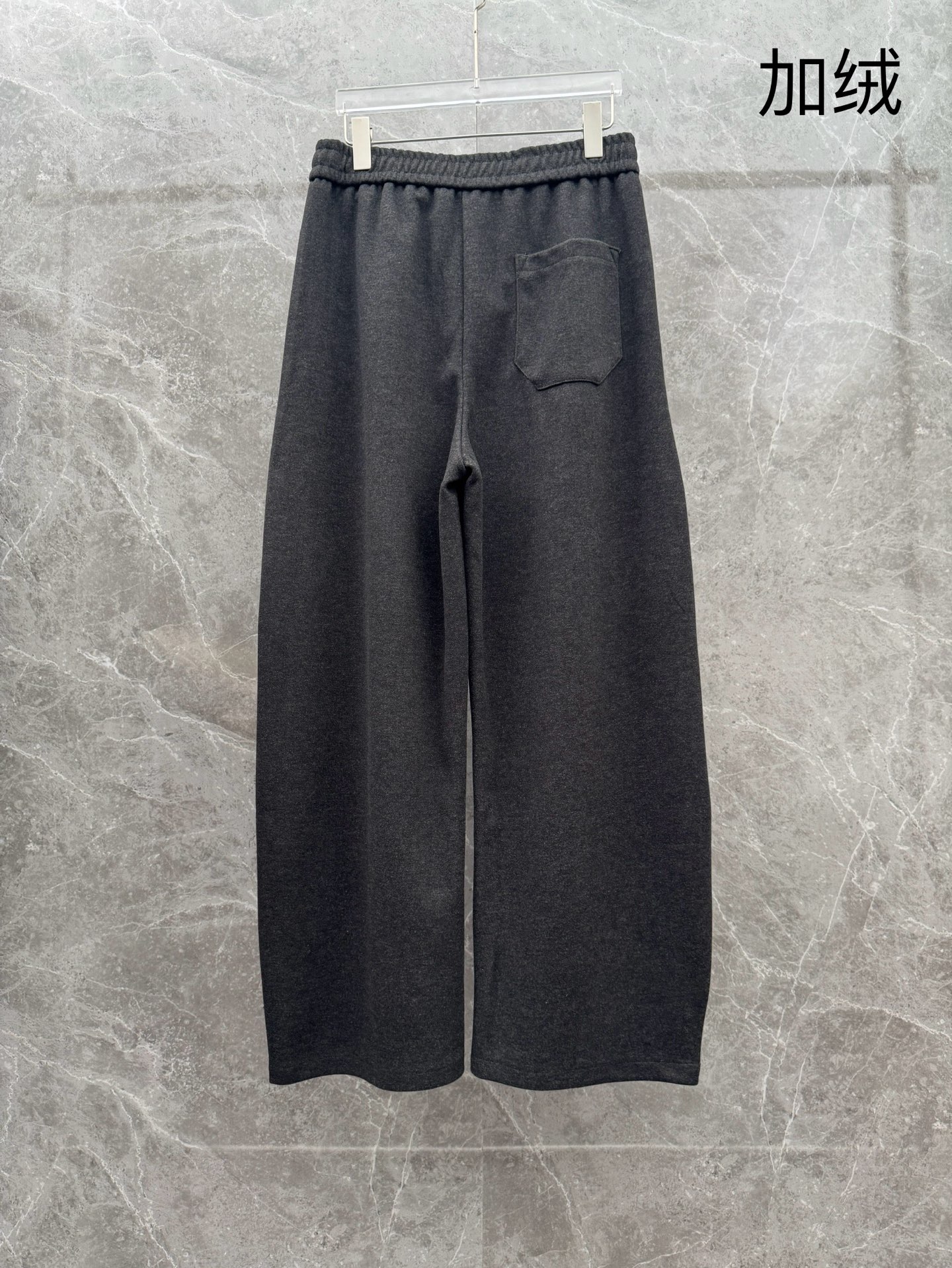 （新出加绒）alo🌈🌈新款加绒休闲裤，采用高定面料，裤子腰头饰有logo字母设计，面料手感柔软滑润、保型