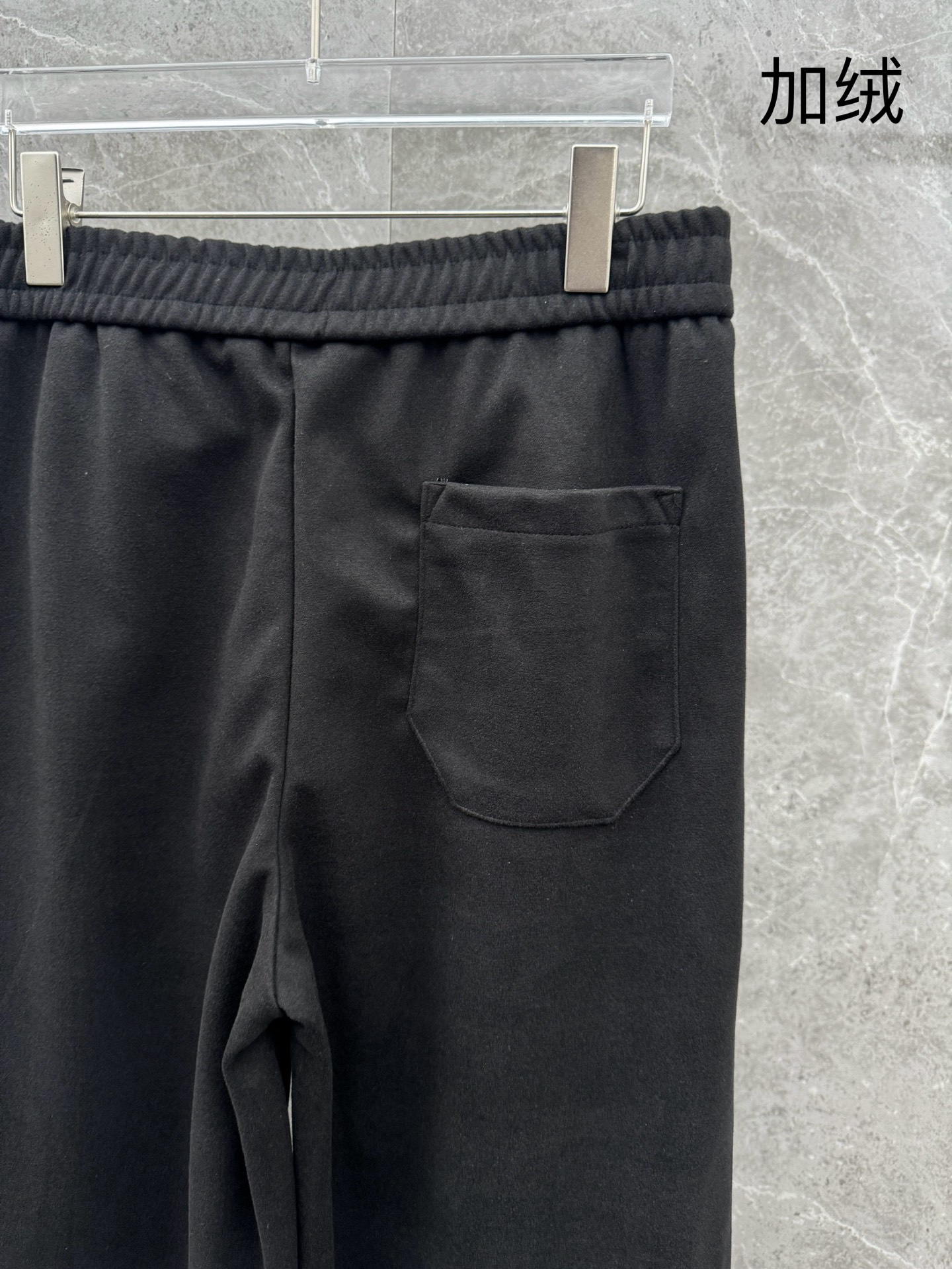 （新出加绒）alo🌈🌈新款加绒休闲裤，采用高定面料，裤子腰头饰有logo字母设计，面料手感柔软滑润、保型