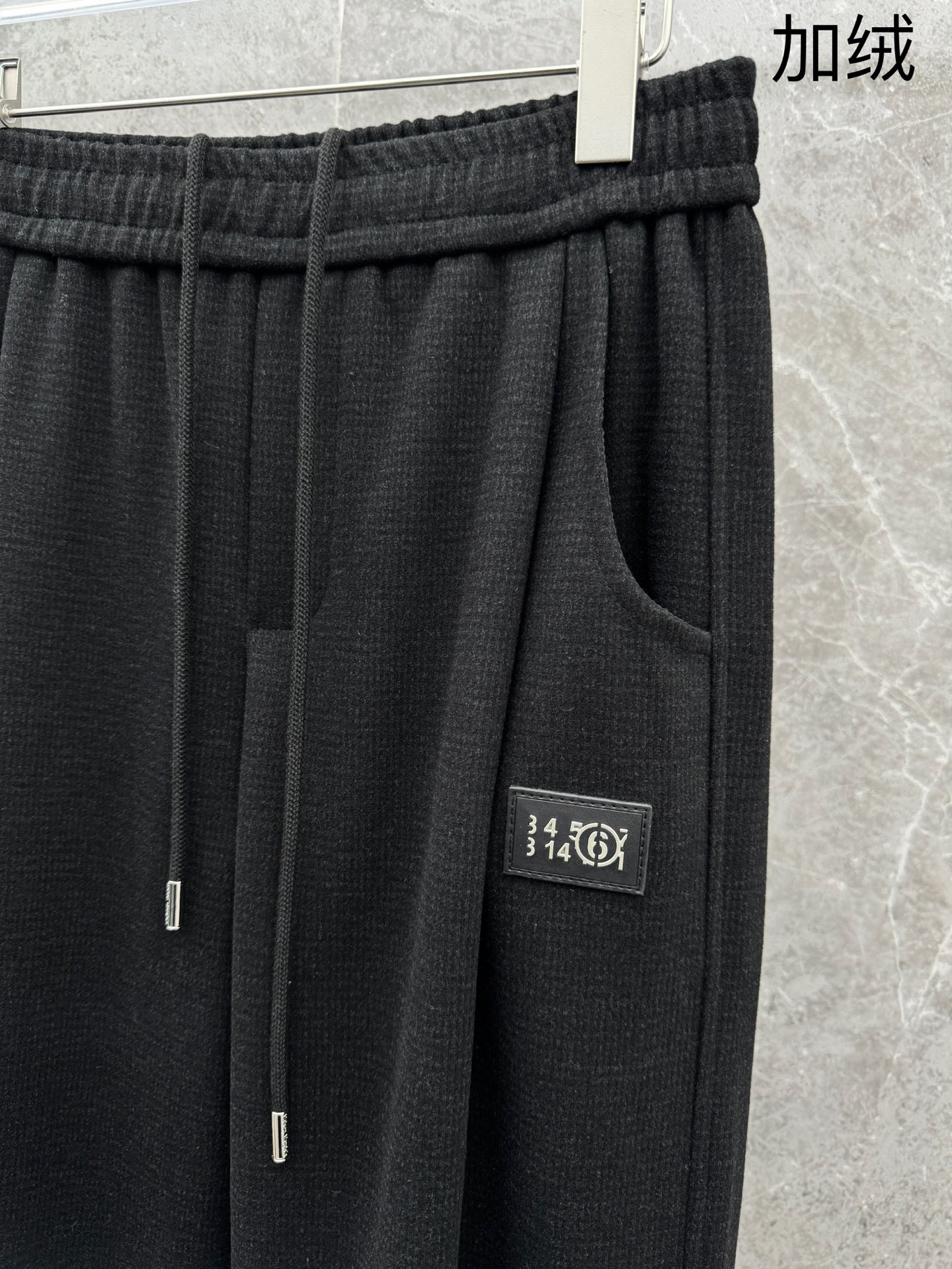 （新出加绒）马吉拉🌈🌈新款羊毛千鸟格加绒休闲裤，采用羊毛面料打造，舒适保暖轻肤软糯，非常有垂感不显臃肿。