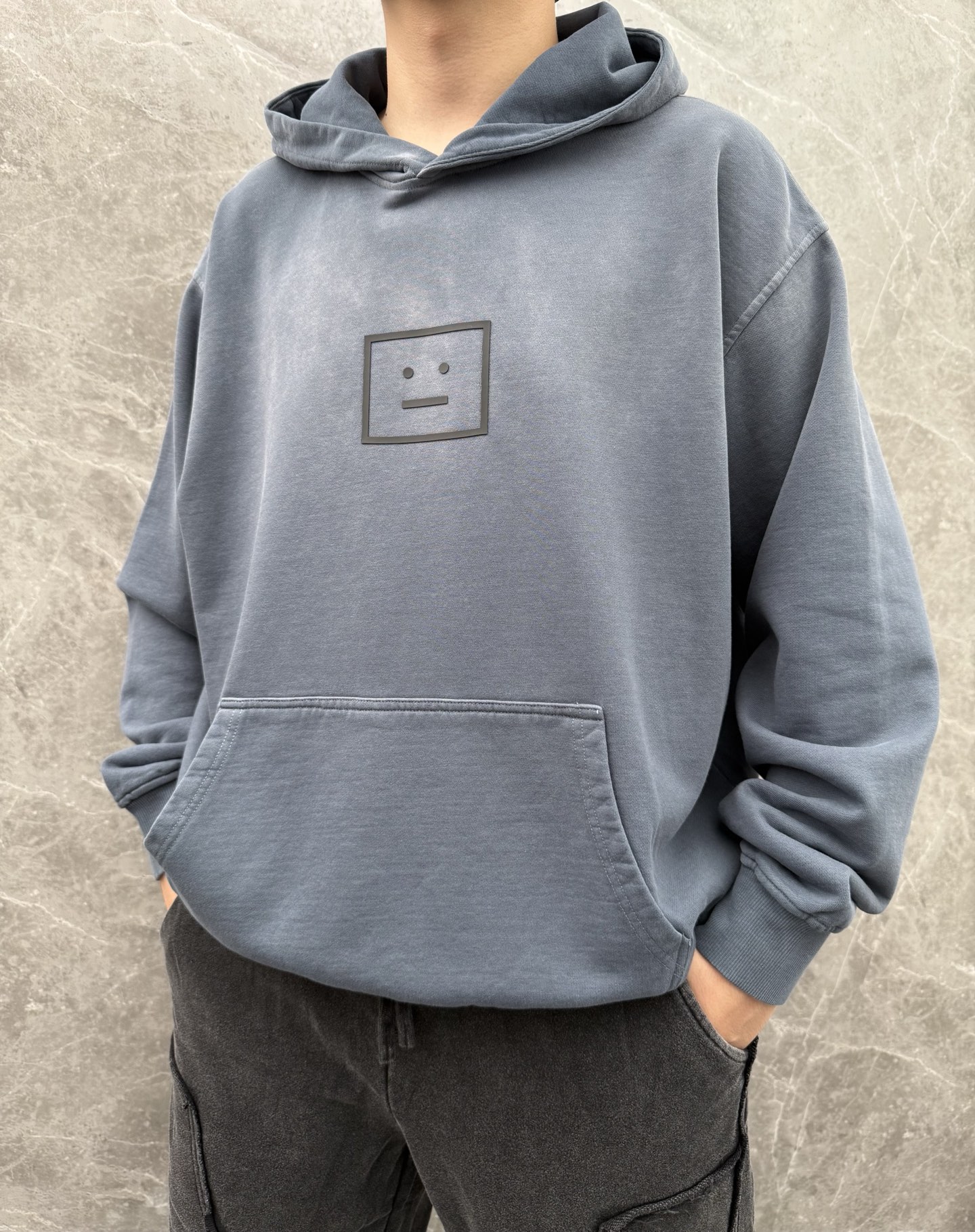 Acne Studios🌈🌈新款卫衣，采用洗水纯棉420克，亲肤舒适！版型漂亮百搭款！logo设计别具一