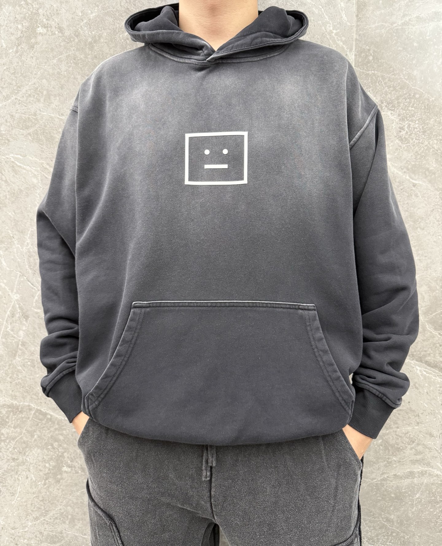 Acne Studios🌈🌈新款卫衣，采用洗水纯棉420克，亲肤舒适！版型漂亮百搭款！logo设计别具一