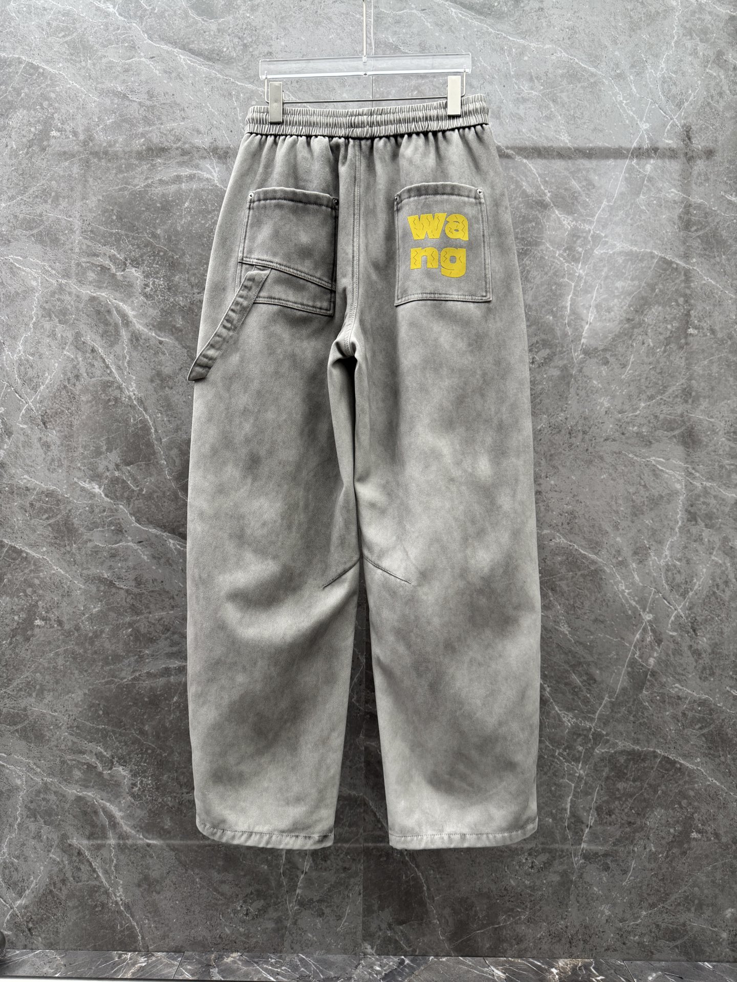 大王🌈🌈新款休闲加绒工装裤，采用梭织特种工艺混纺面料 洗水做色，超级柔软亲肤！内里走线工整细致，上身时尚