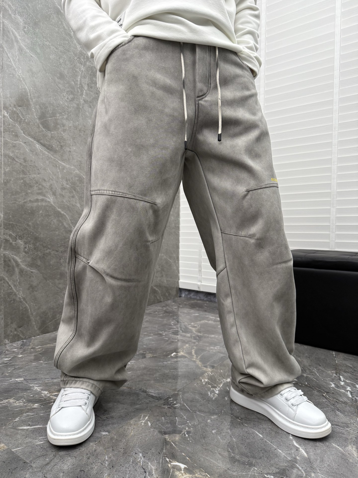 大王🌈🌈新款休闲加绒工装裤，采用梭织特种工艺混纺面料 洗水做色，超级柔软亲肤！内里走线工整细致，上身时尚