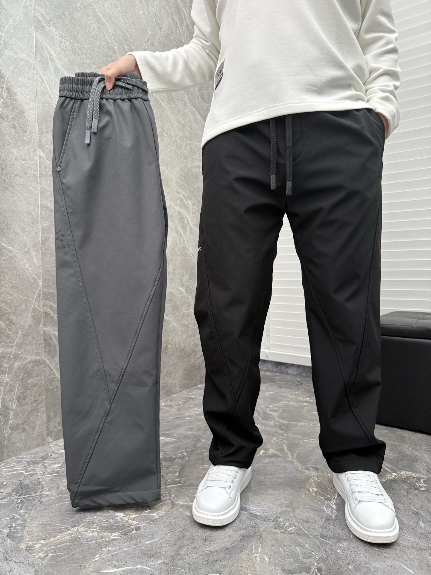 凯乐石🌈🌈新款加绒加厚软壳裤，采用优质聚酯纤维面料加绒加厚，面料超级舒适透气！整体超级好看炫酷！设计搭配